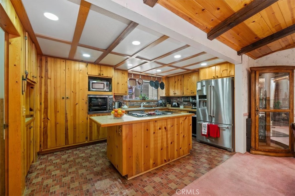 23075 Oak Leaf Lane