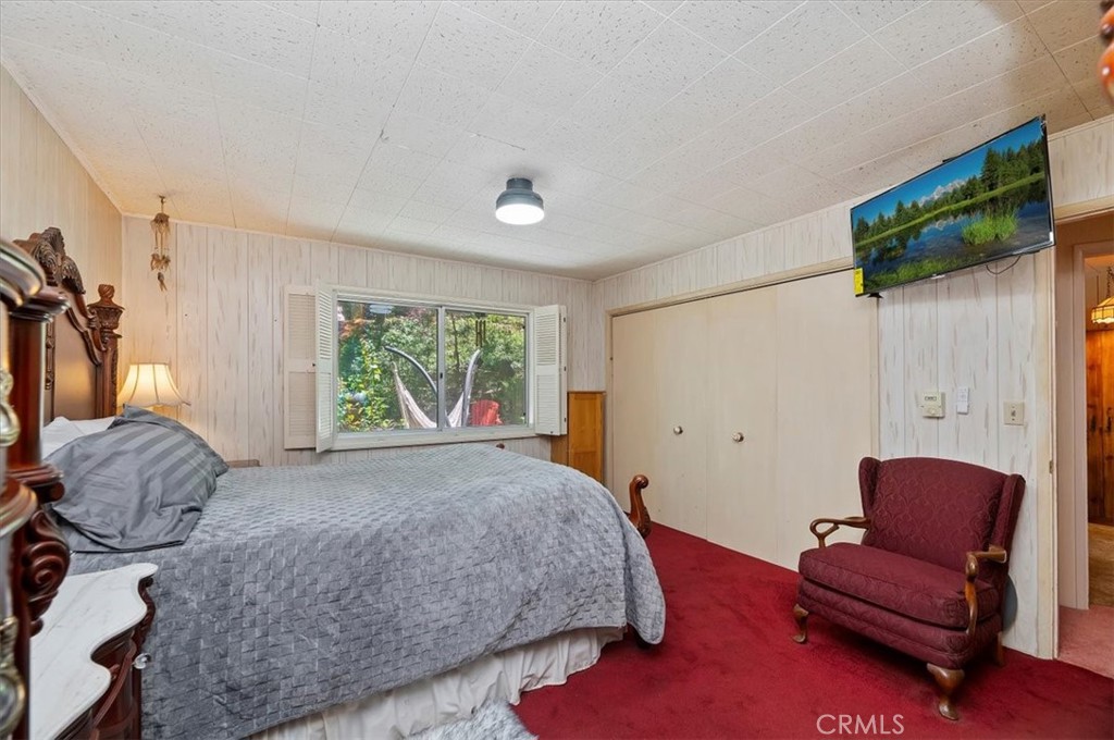 23075 Oak Leaf Lane