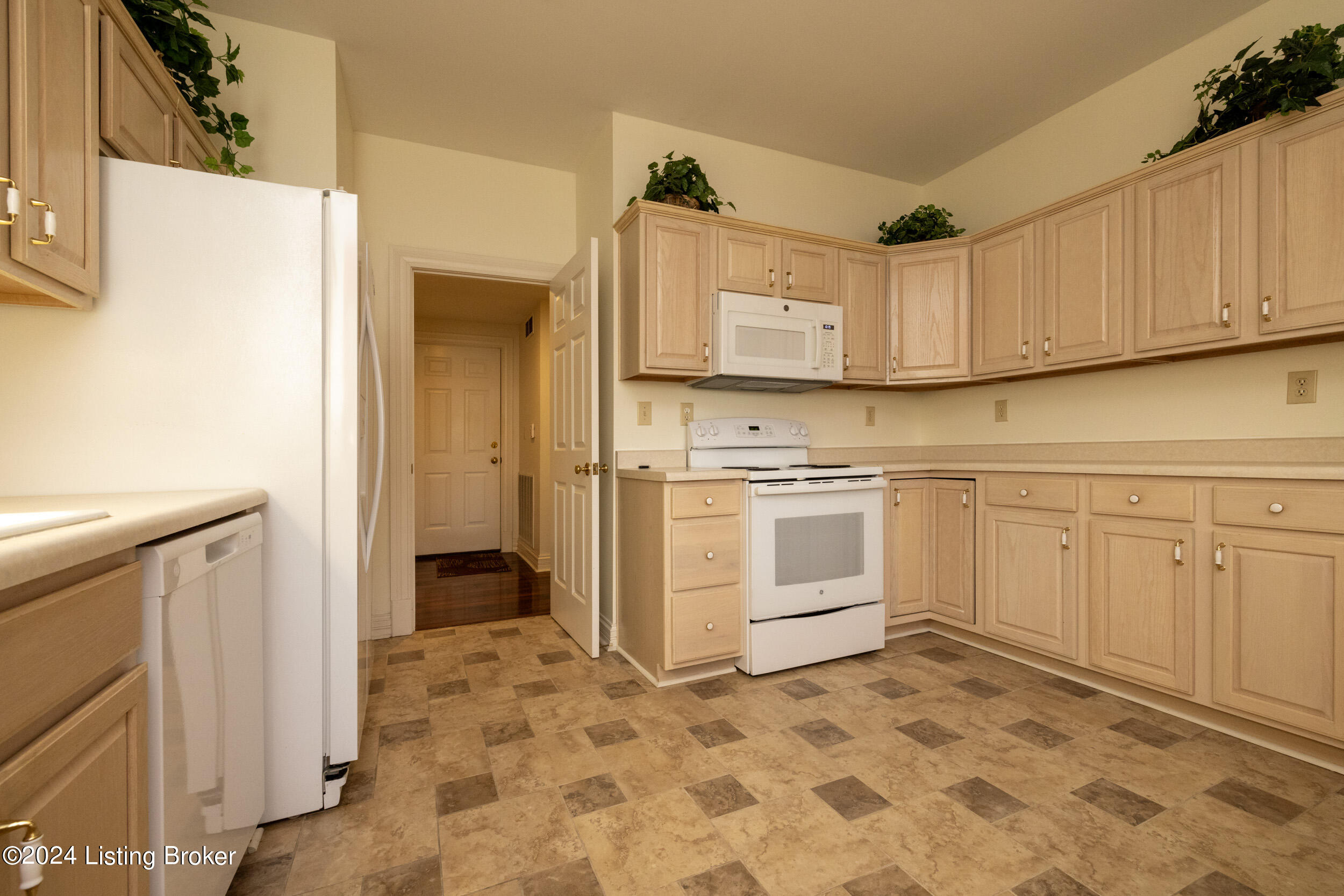 5930 Ashwood Bluff Dr