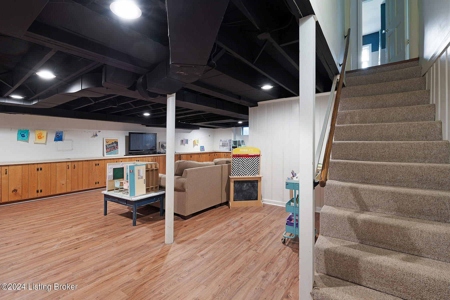 225 Blankenbaker Ln