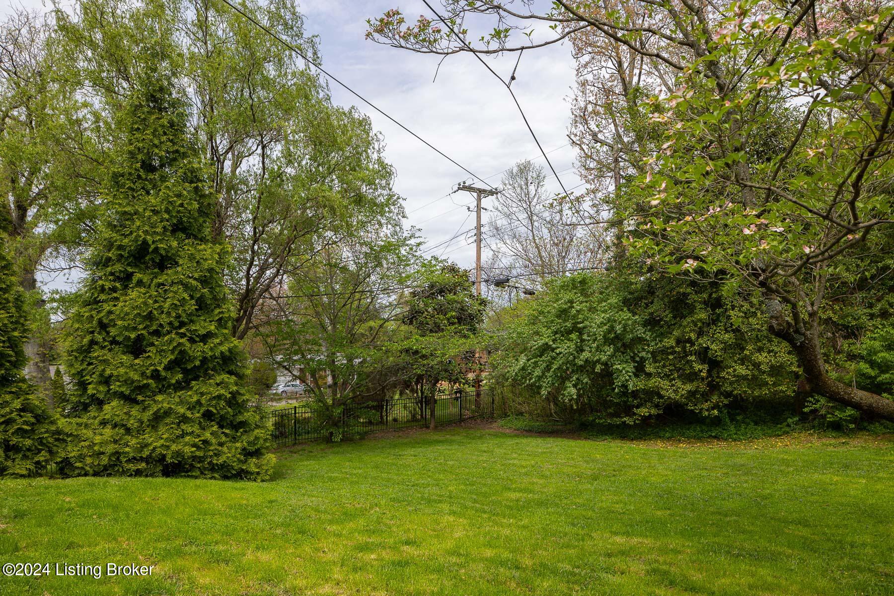 225 Blankenbaker Ln