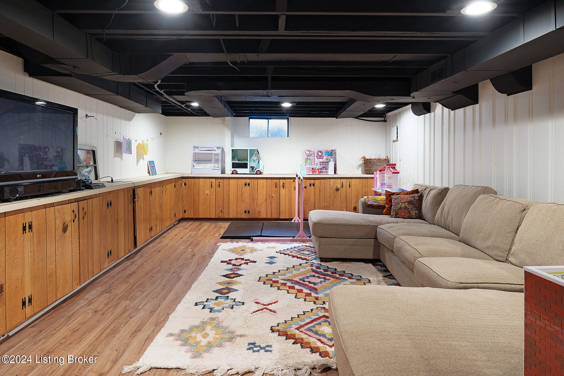 225 Blankenbaker Ln