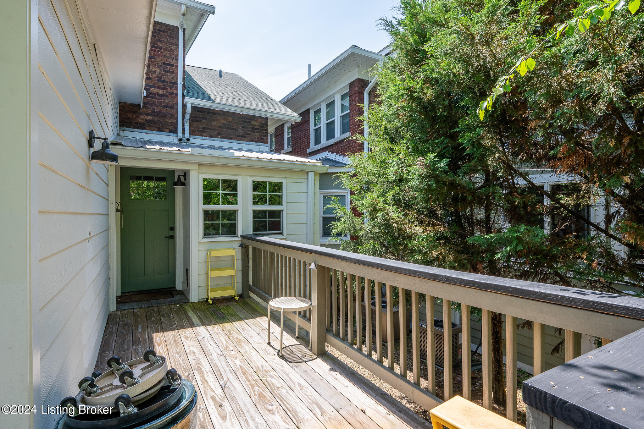 2131 Woodbourne Ave