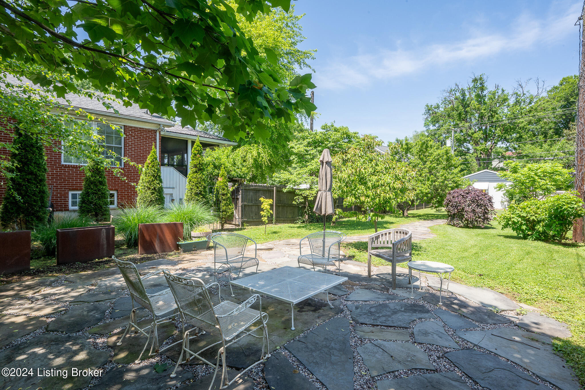 2131 Woodbourne Ave
