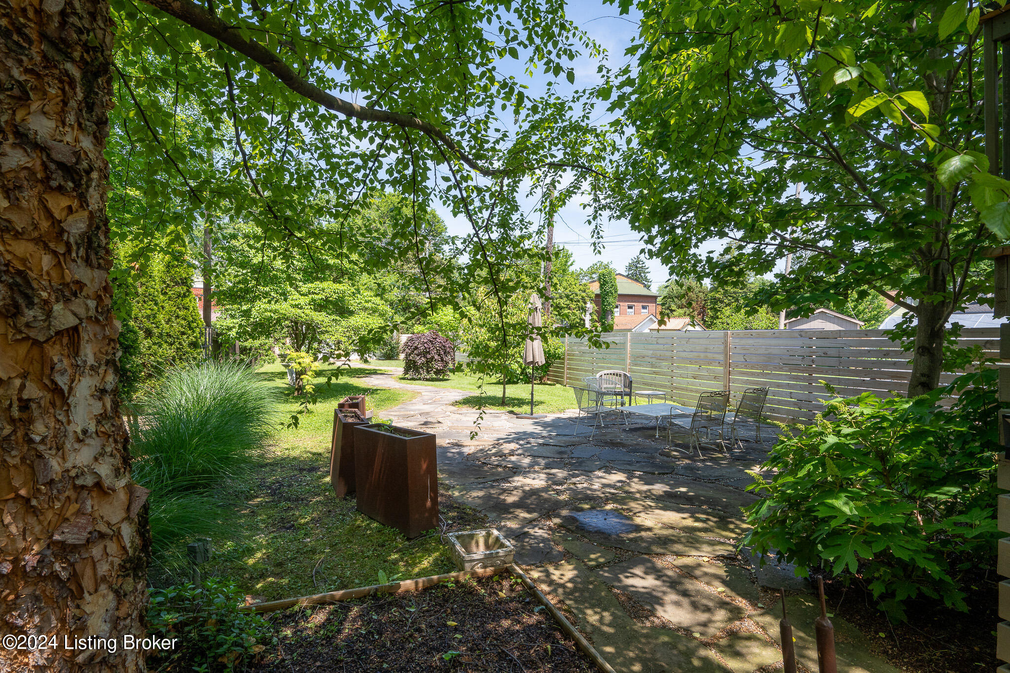 2131 Woodbourne Ave
