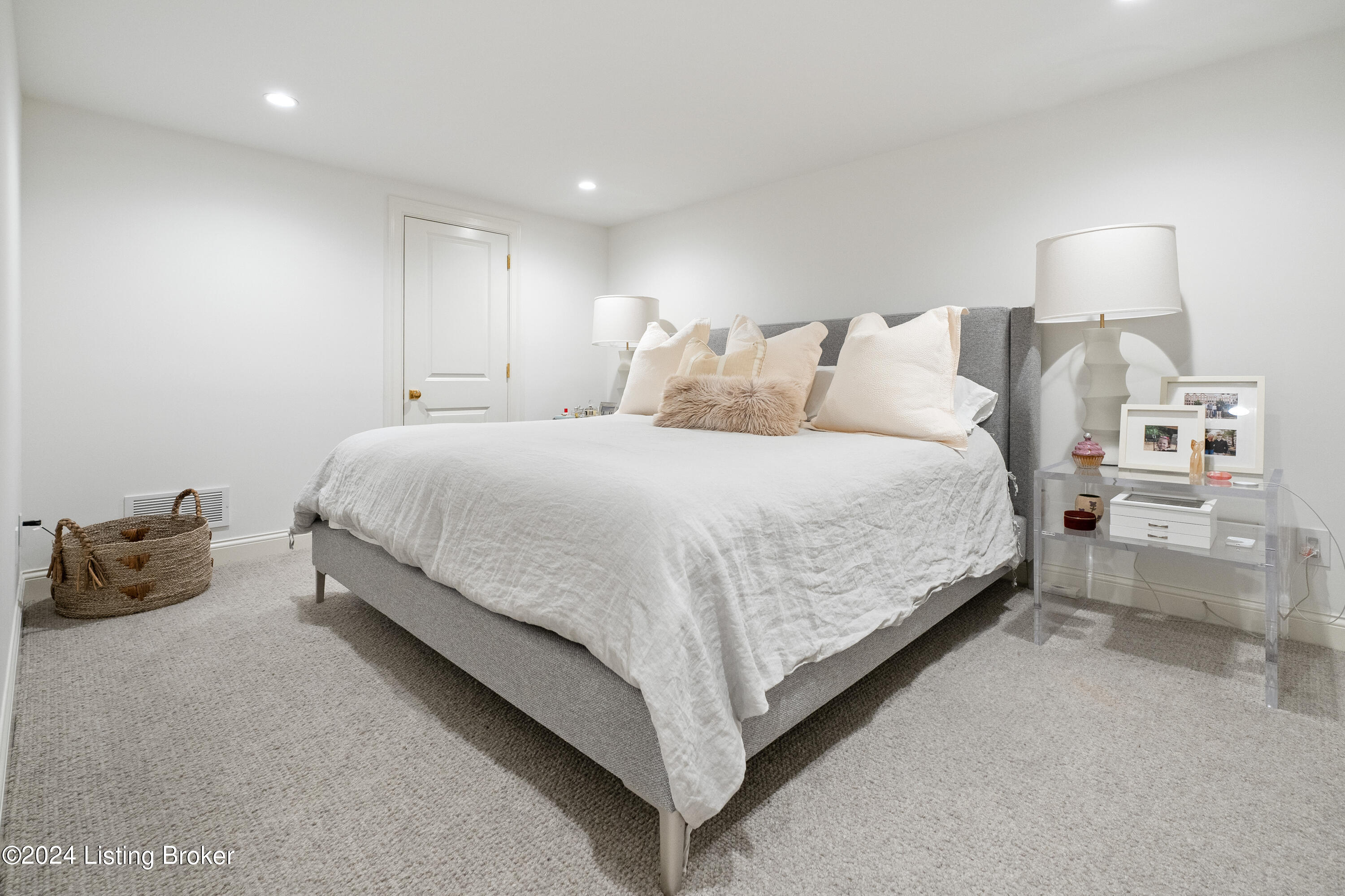 11 River Hill Rd