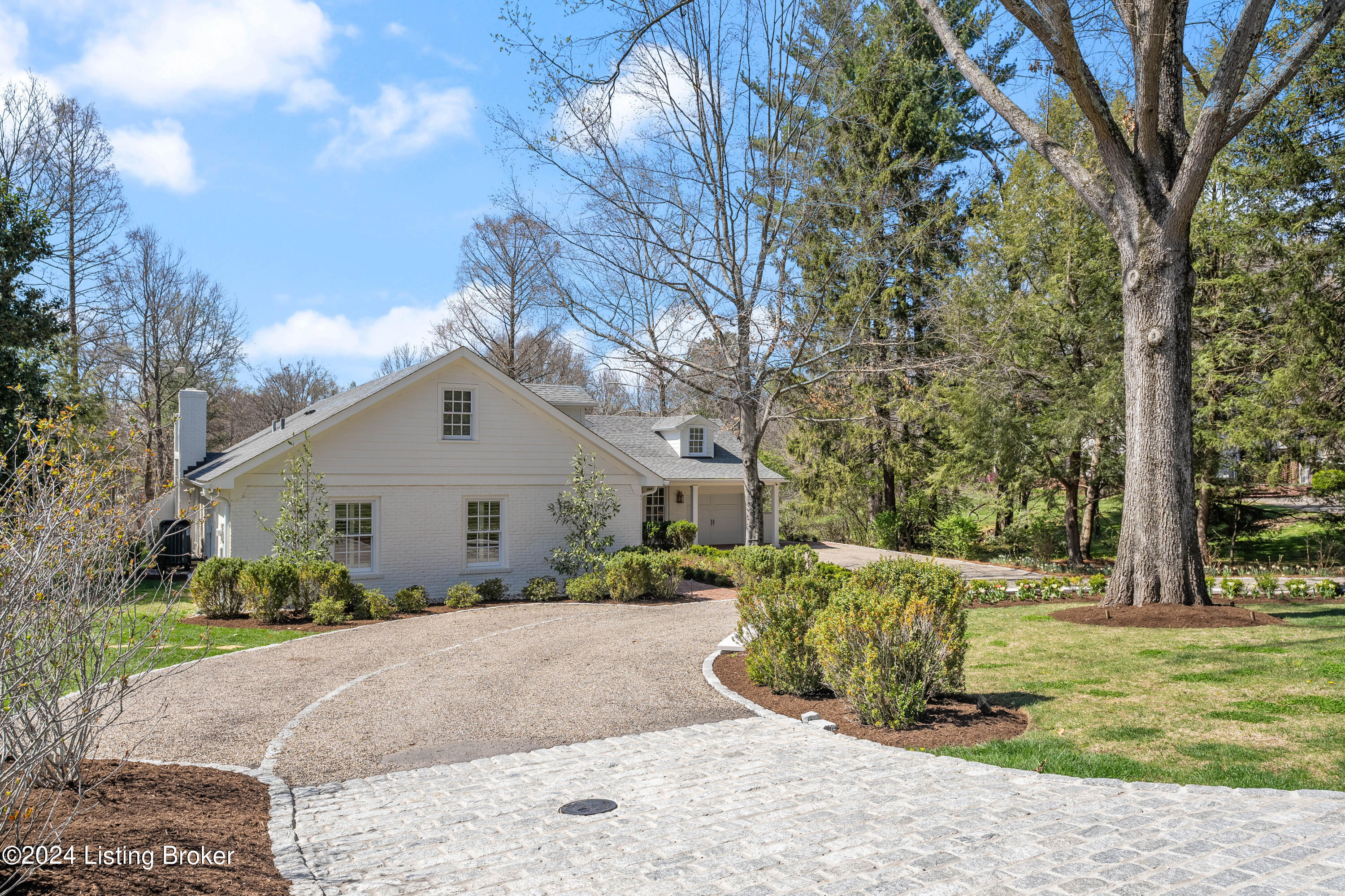 11 River Hill Rd