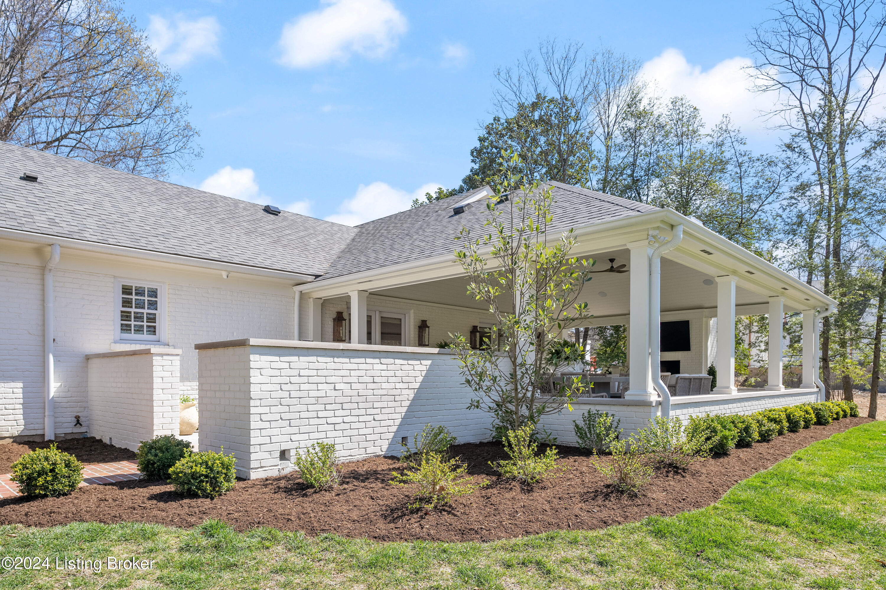 11 River Hill Rd