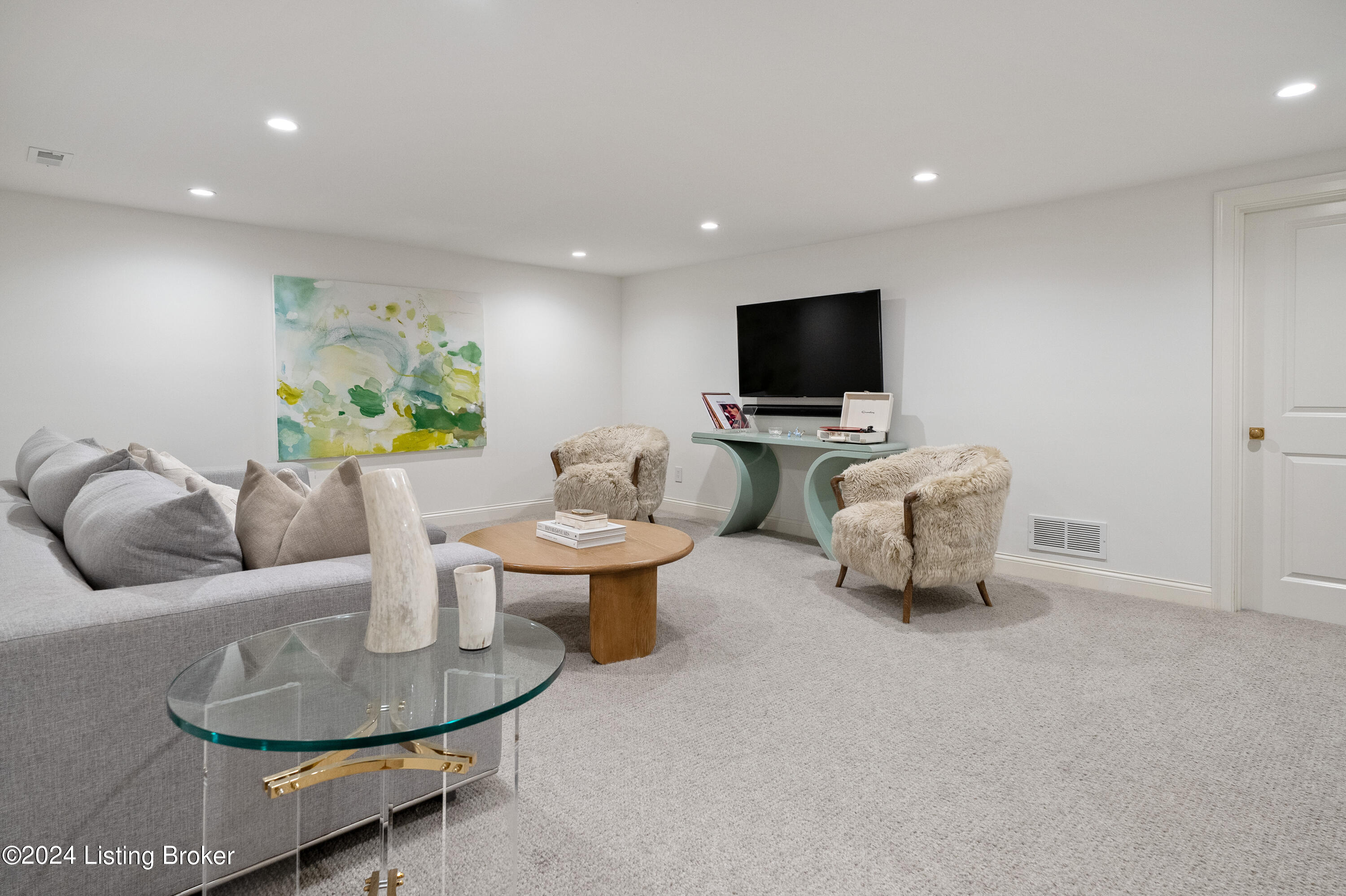 11 River Hill Rd