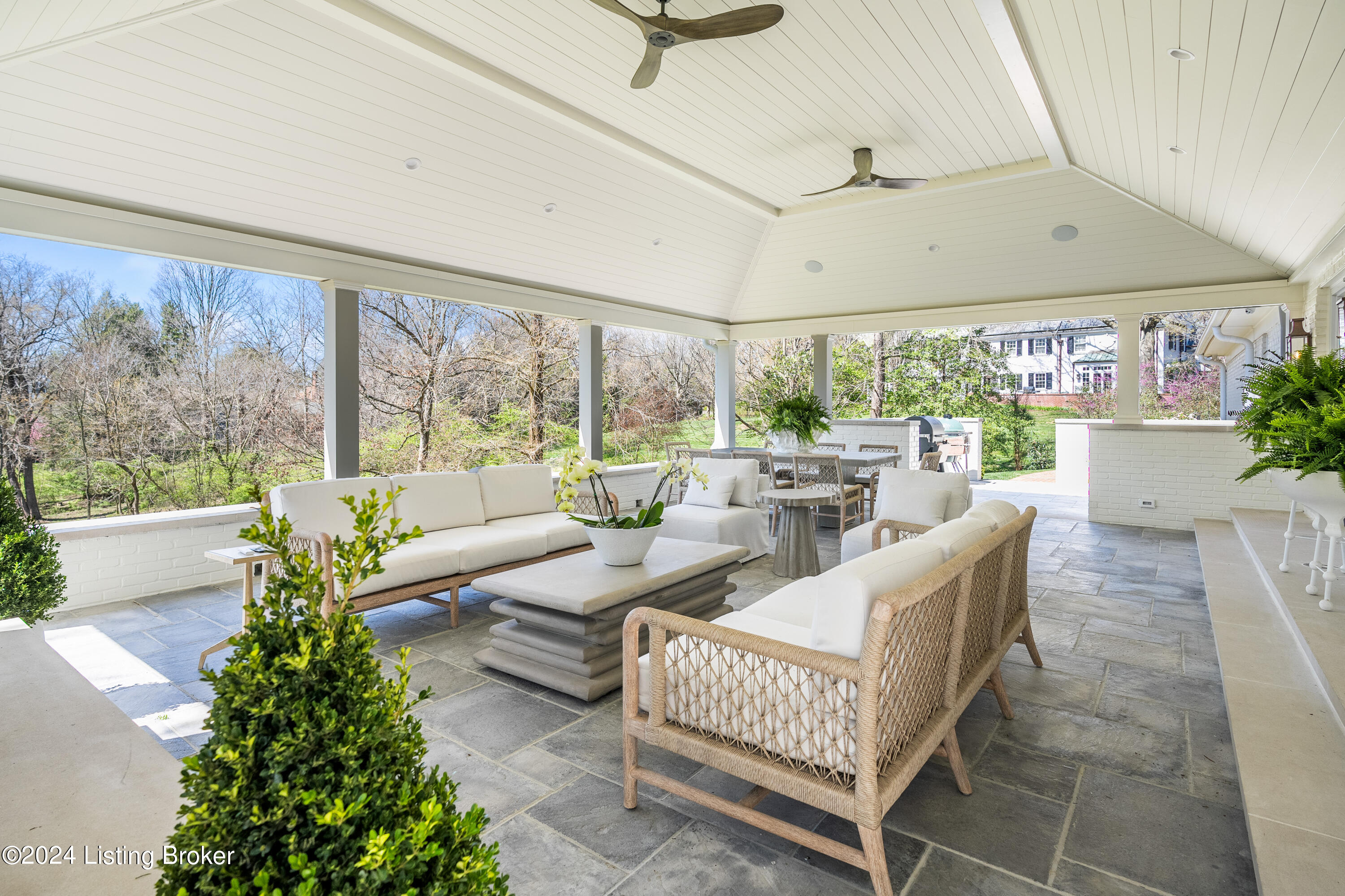 11 River Hill Rd