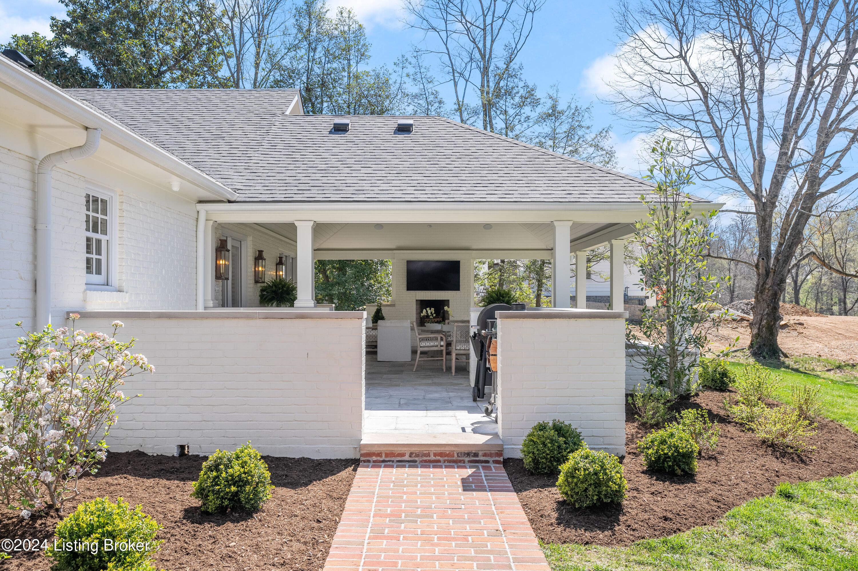 11 River Hill Rd