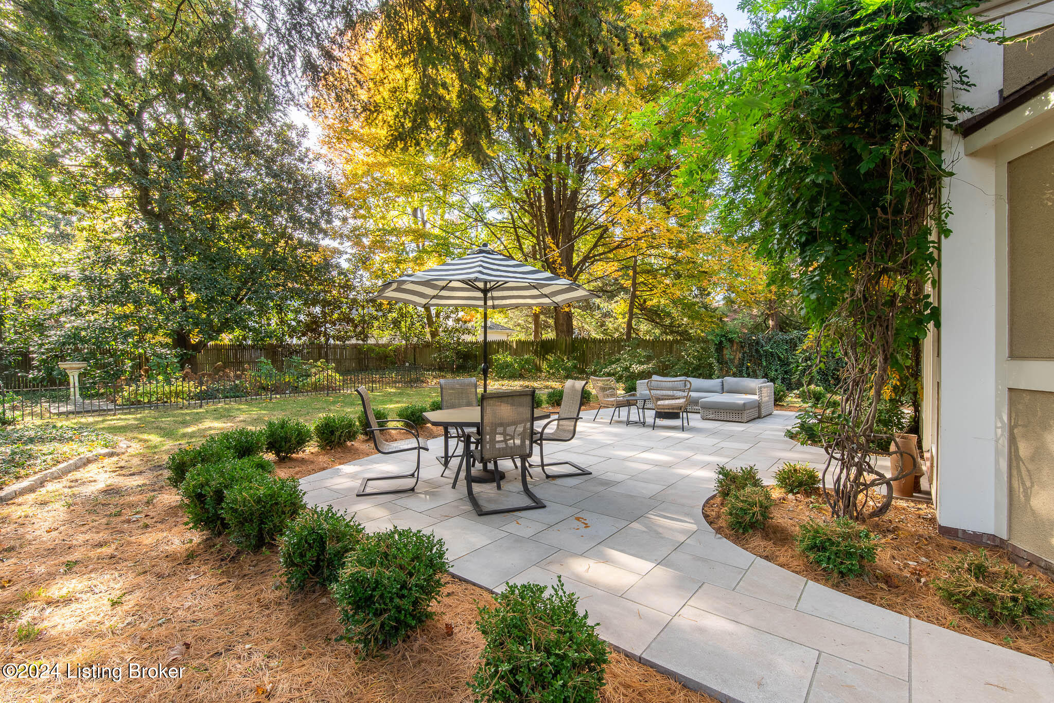 27 River Hill Rd