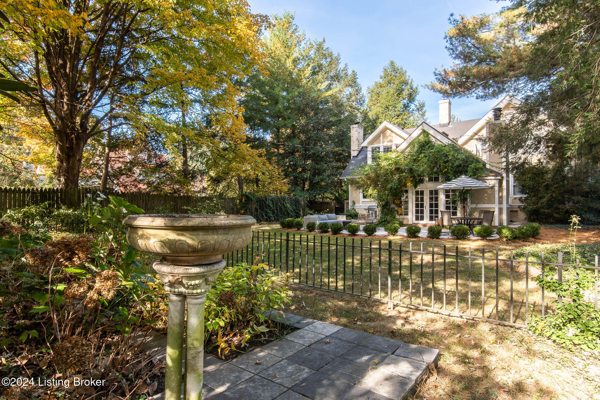 27 River Hill Rd