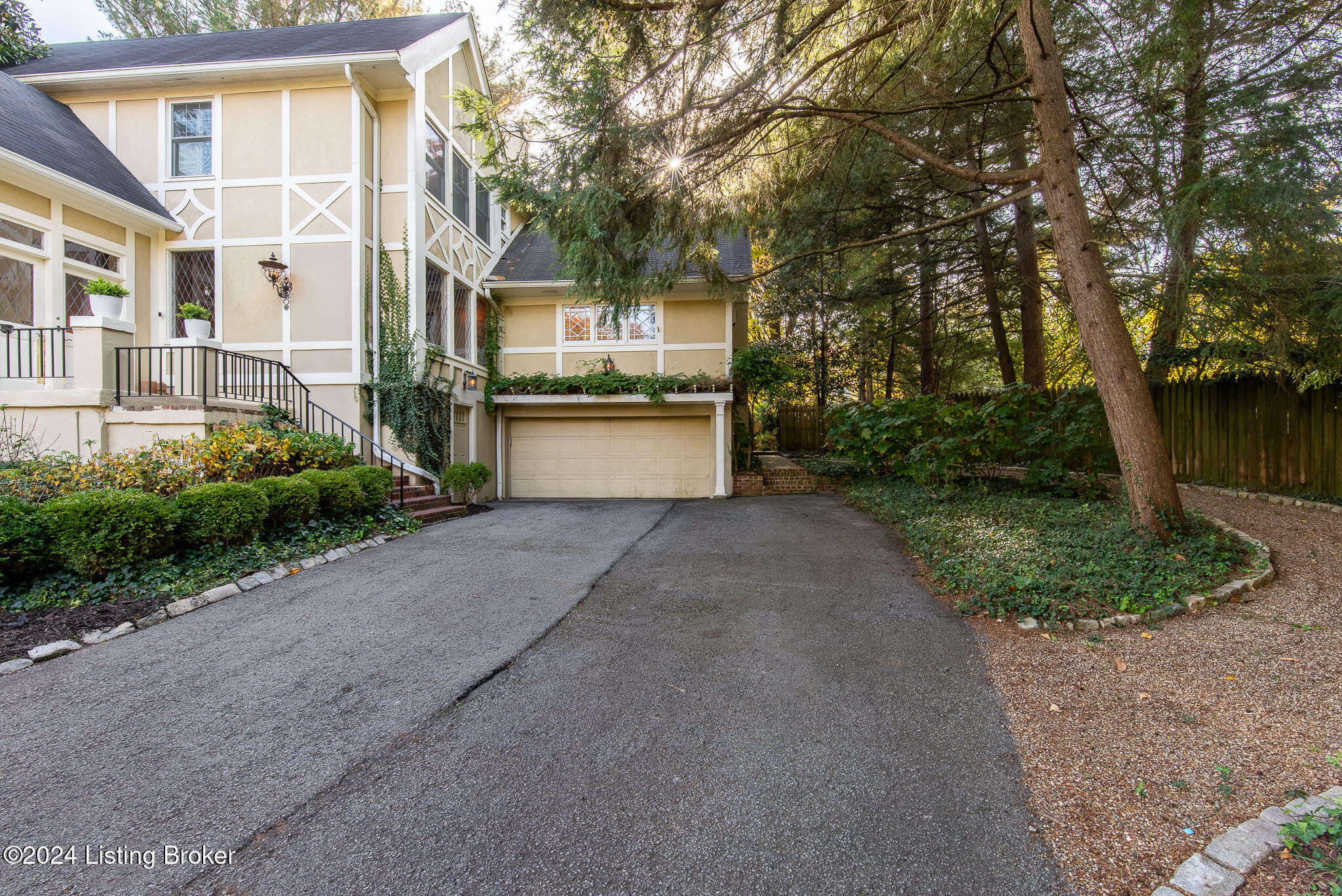 27 River Hill Rd