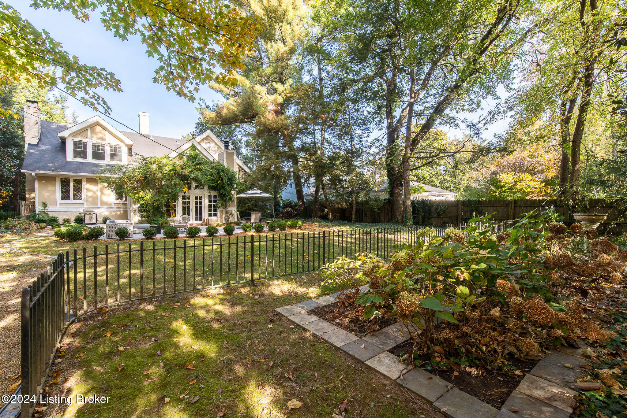 27 River Hill Rd