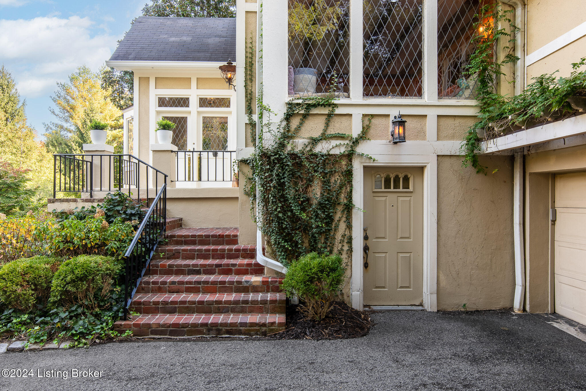 27 River Hill Rd
