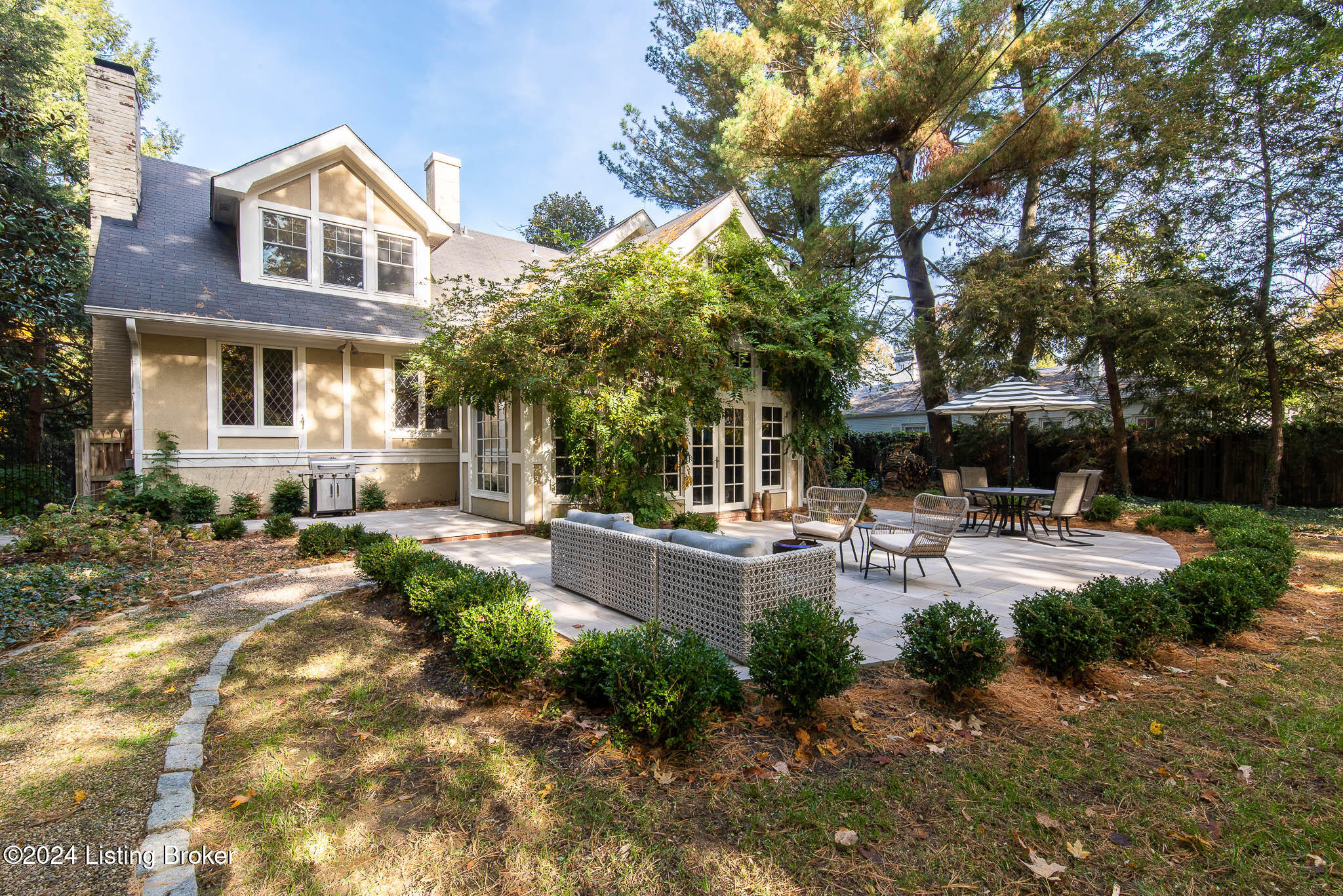 27 River Hill Rd
