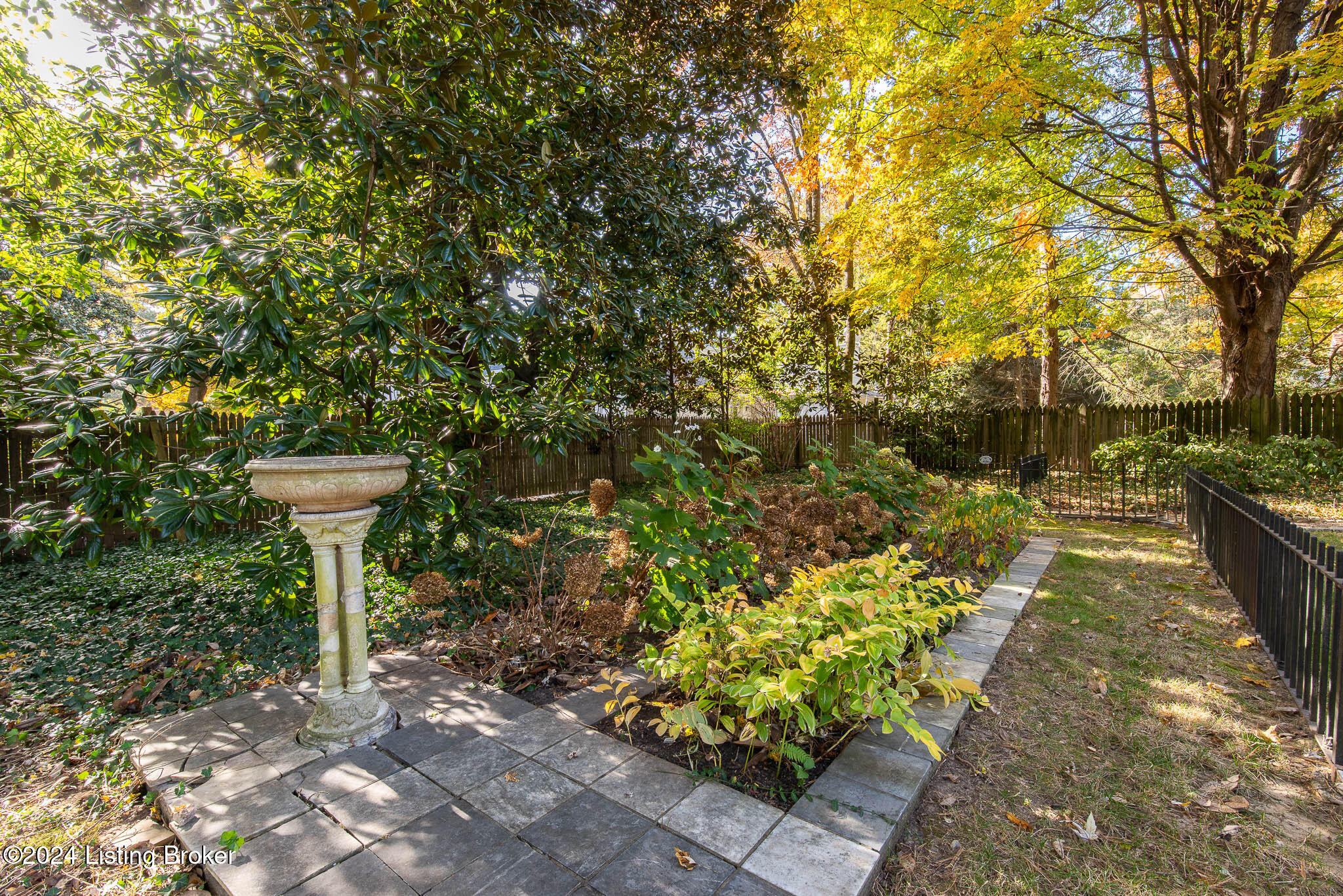 27 River Hill Rd
