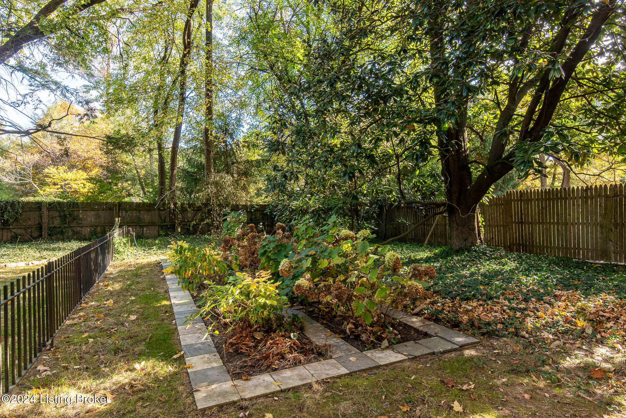 27 River Hill Rd