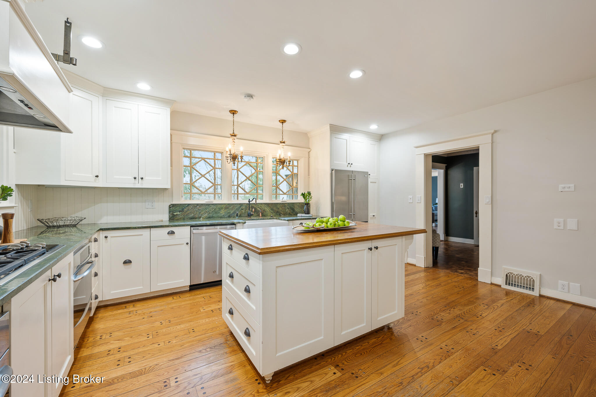 27 River Hill Rd