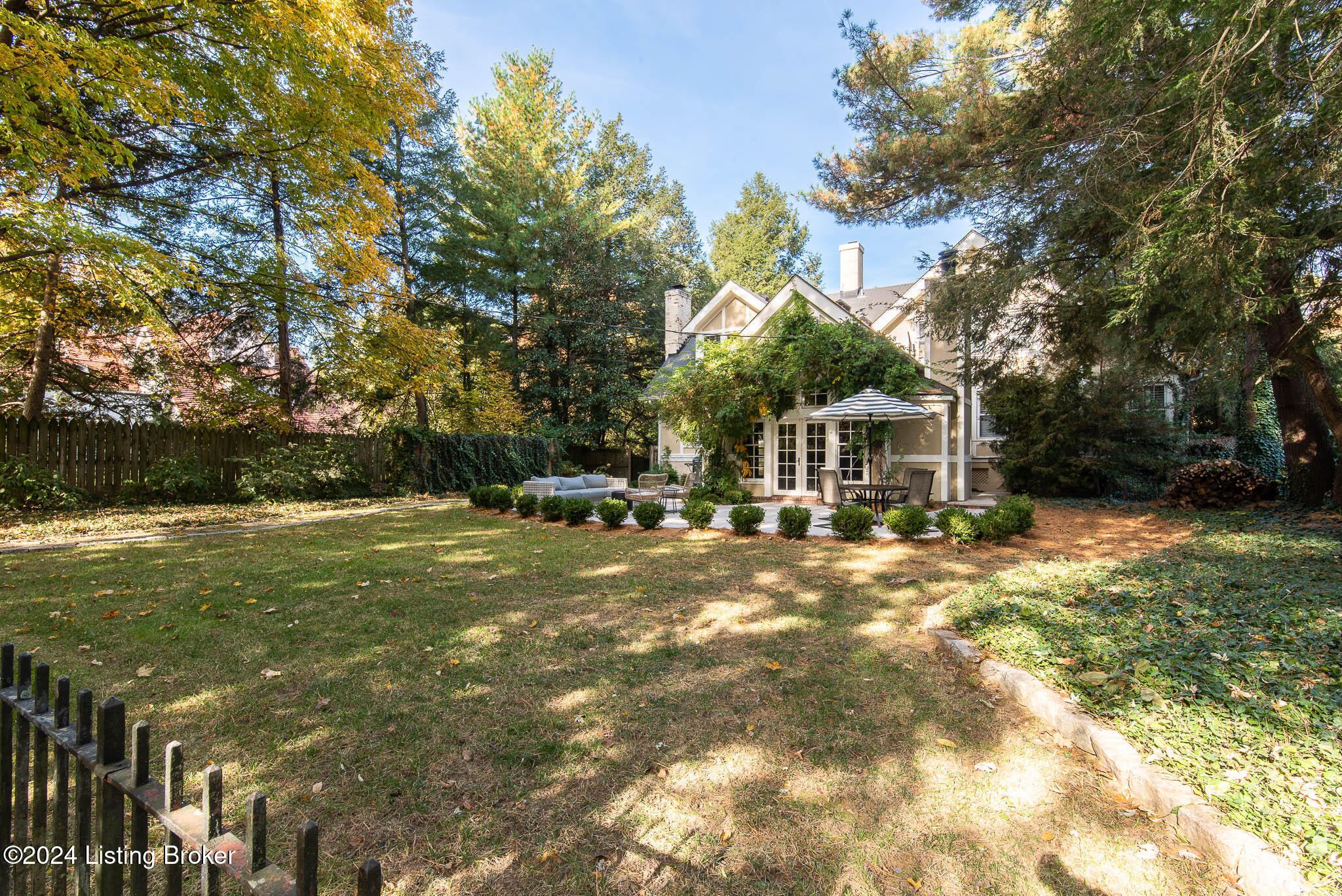 27 River Hill Rd