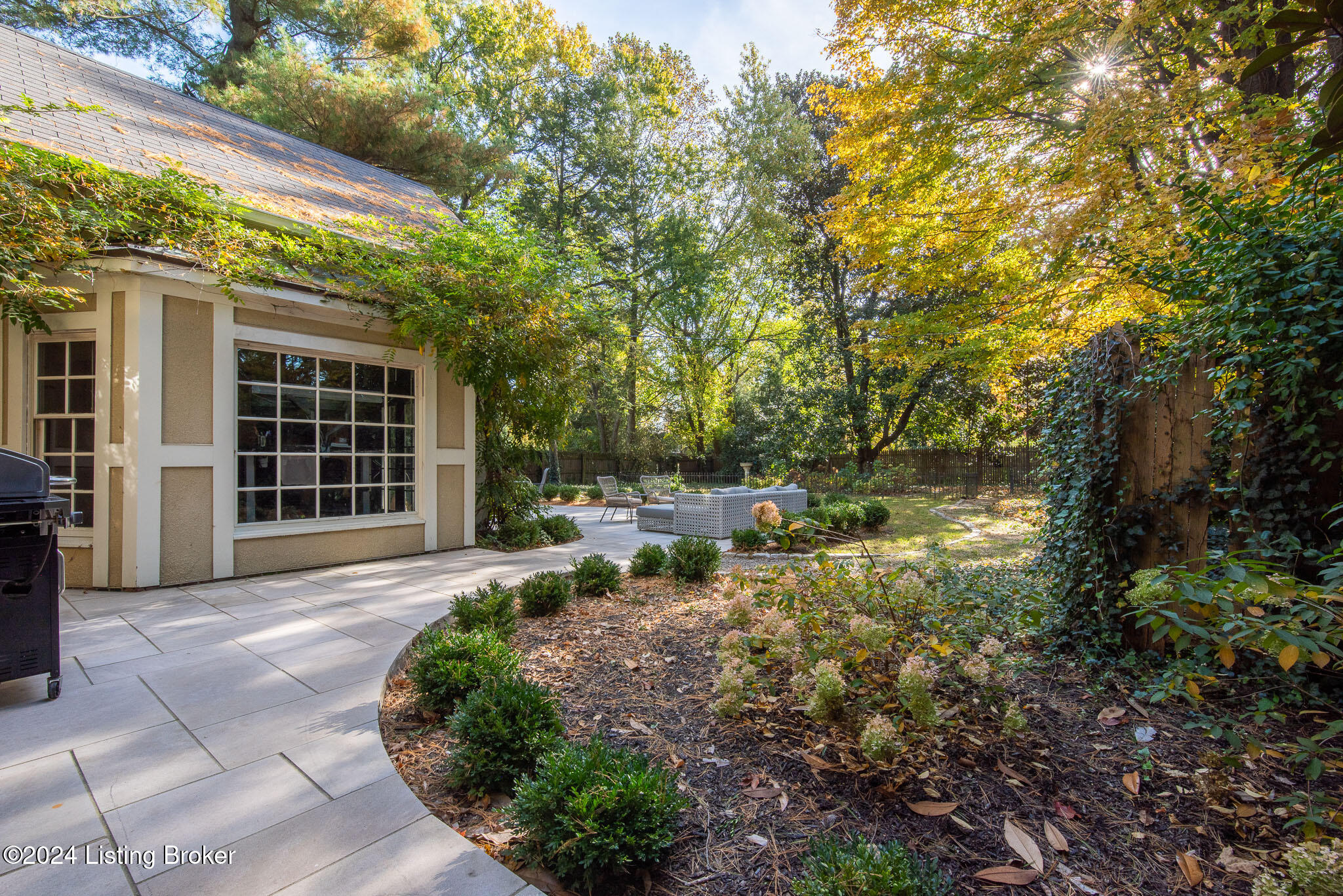 27 River Hill Rd