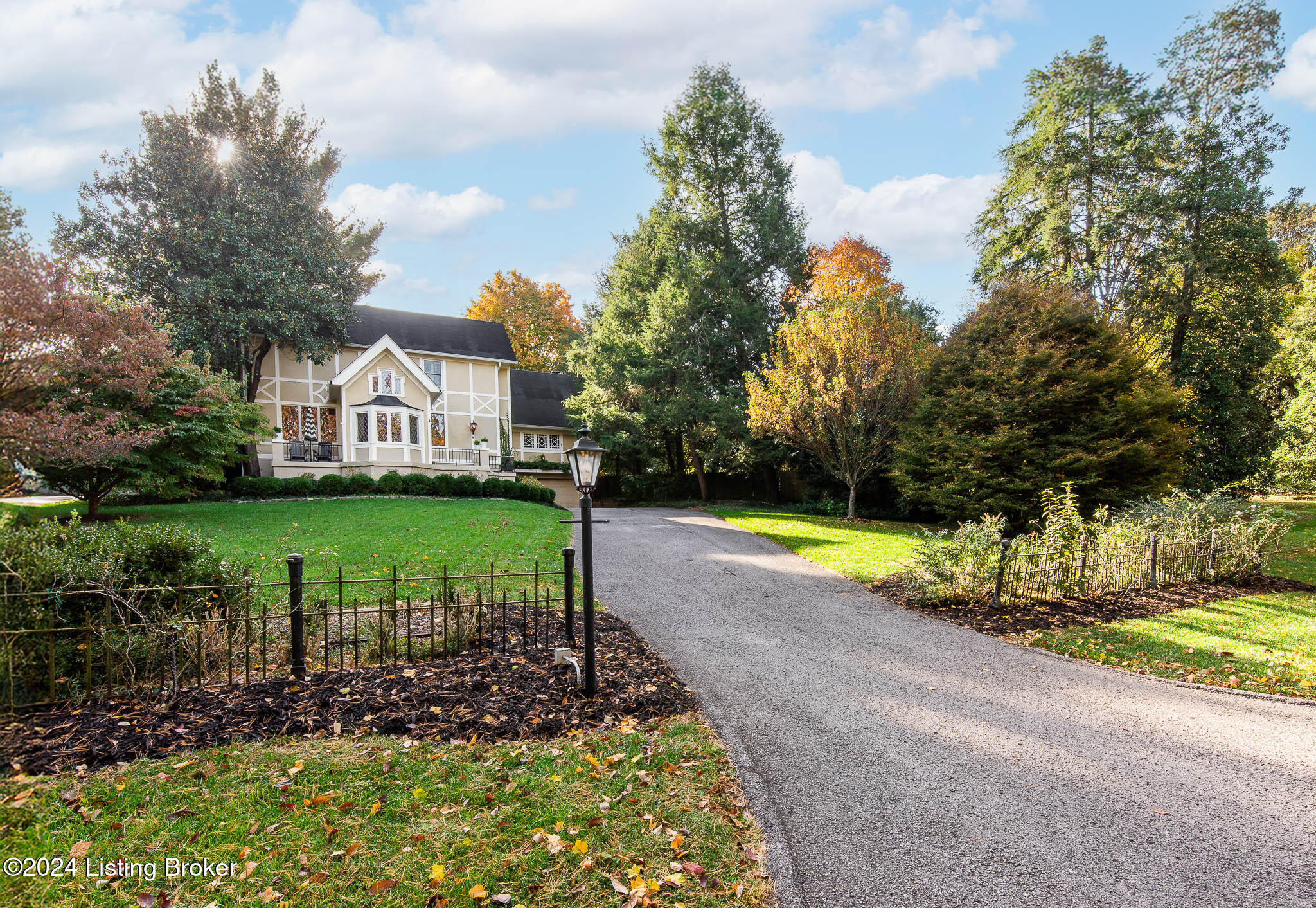 27 River Hill Rd