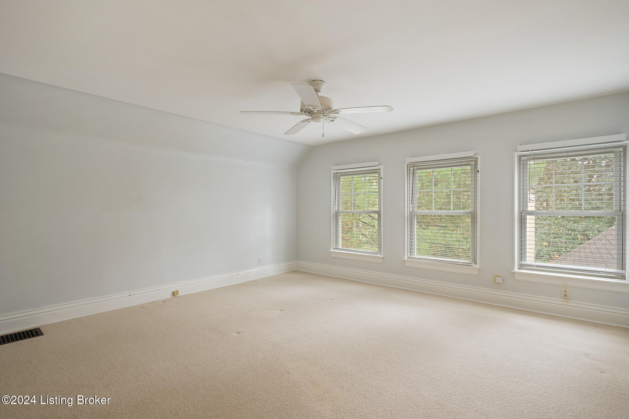 27 River Hill Rd