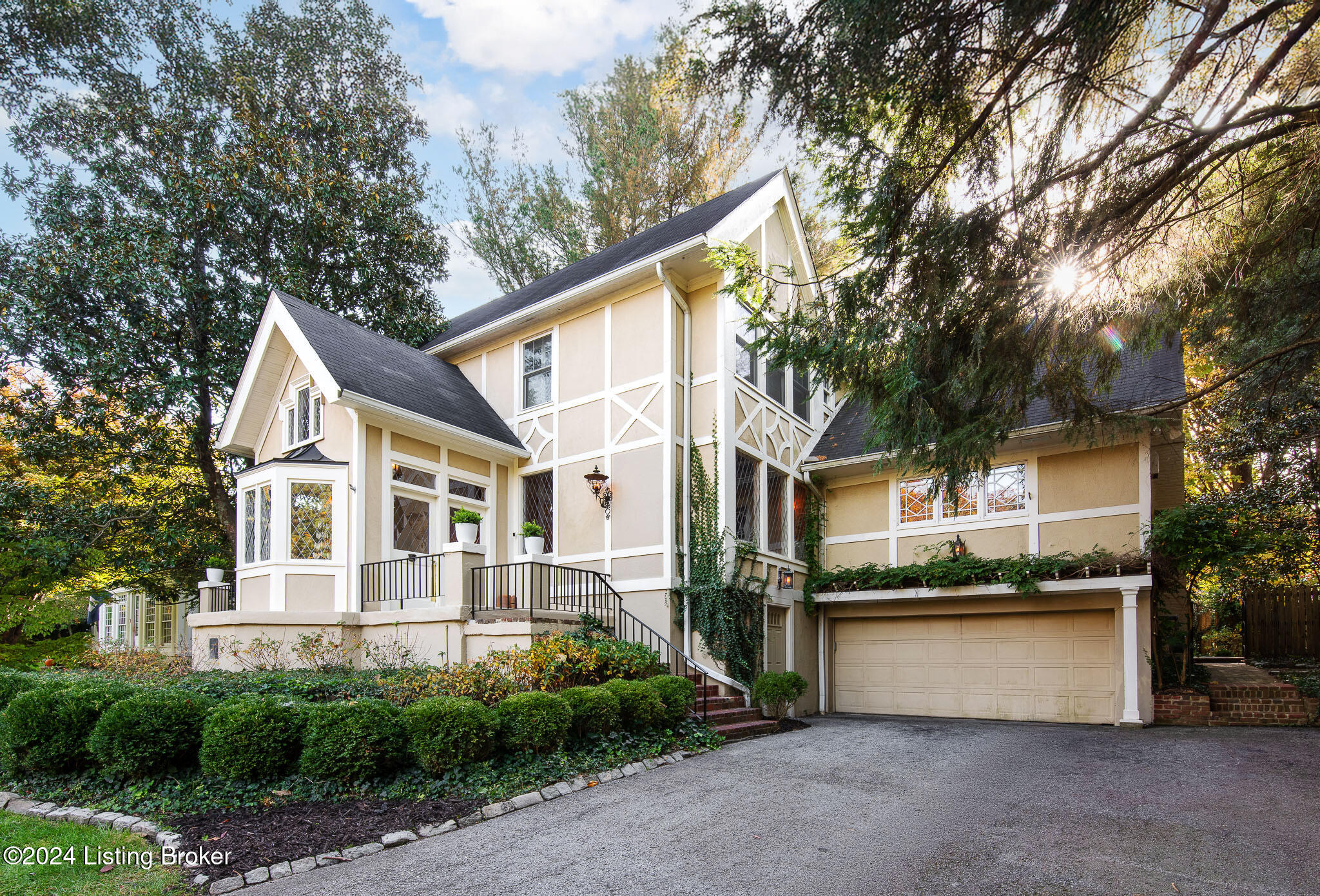 27 River Hill Rd
