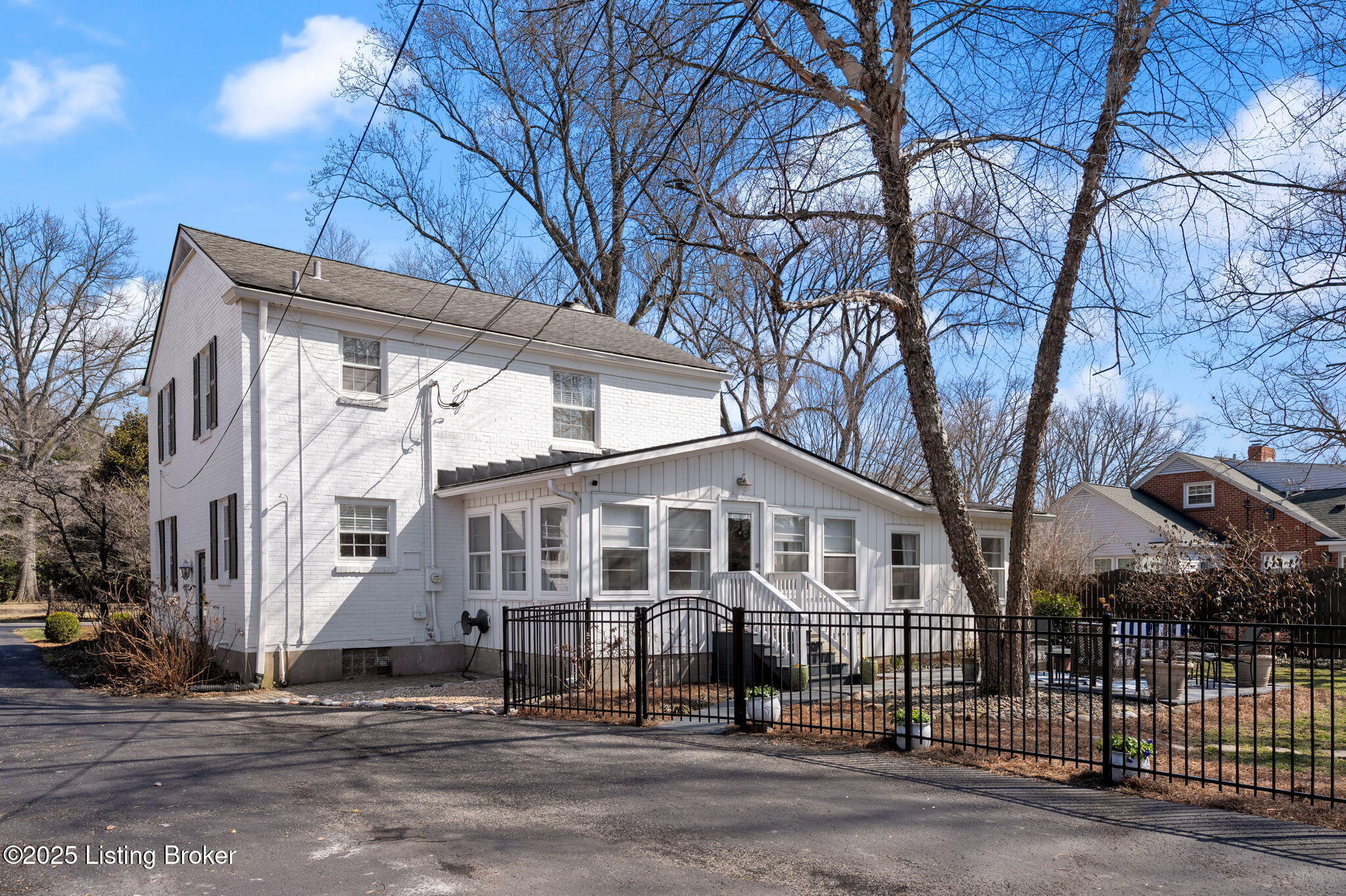 254 Saint Matthews Ave