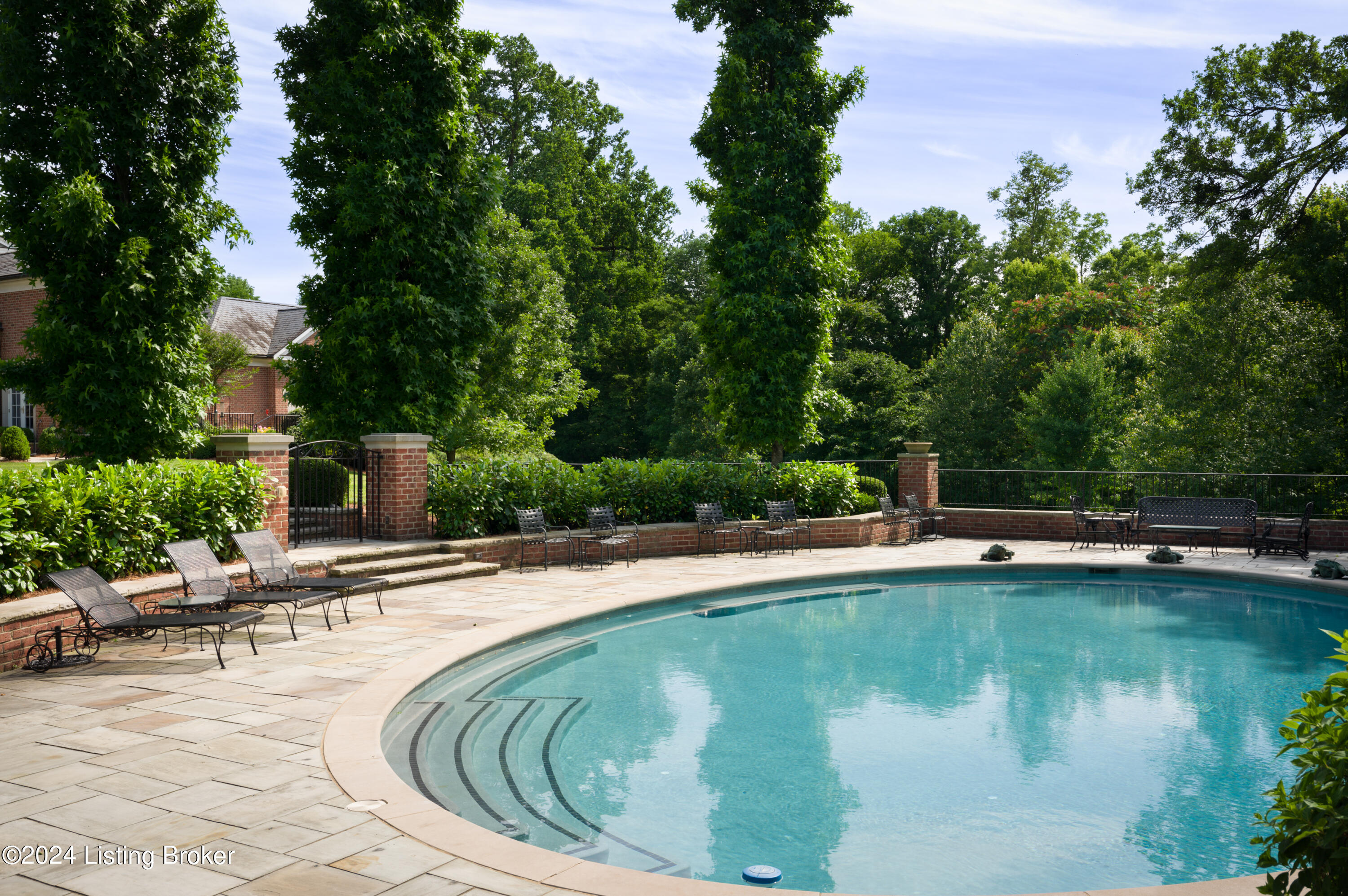 11 Overbrook Rd
