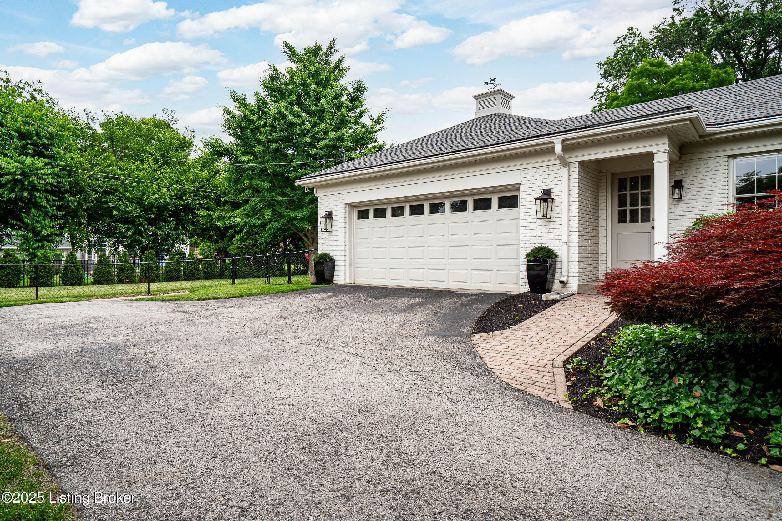 2207 Merrick Rd