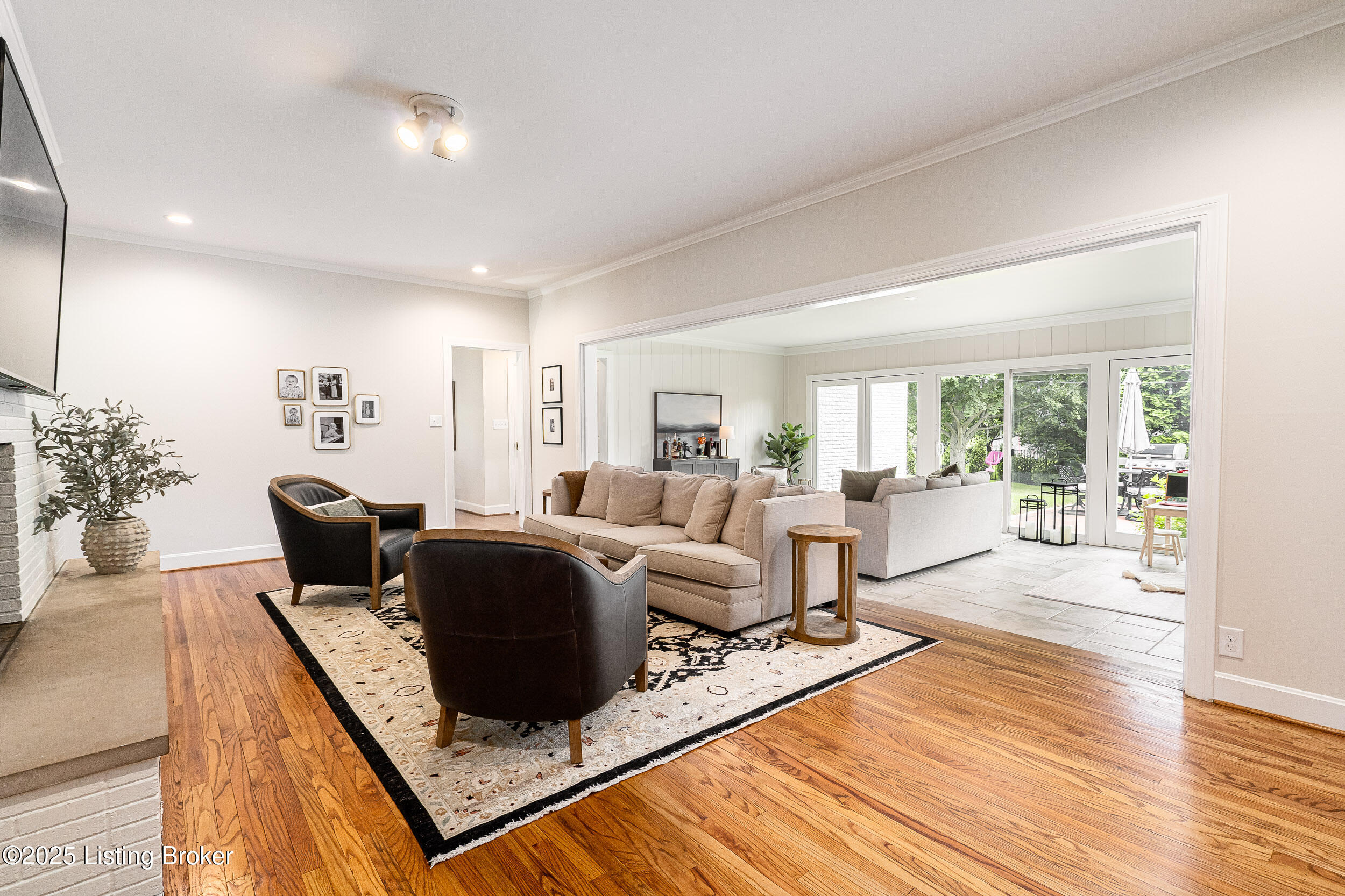 2207 Merrick Rd