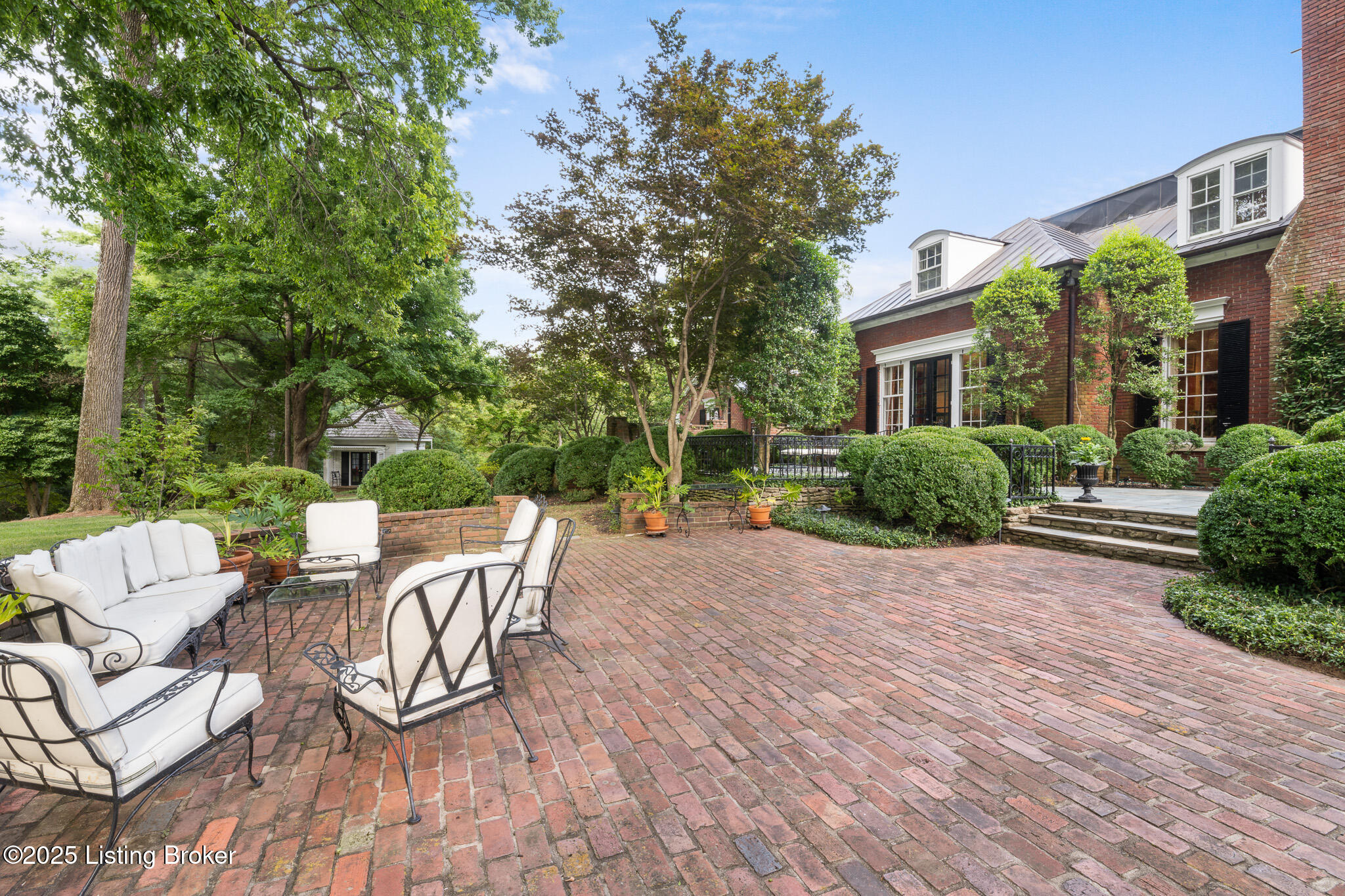 5 Woodhill Rd
