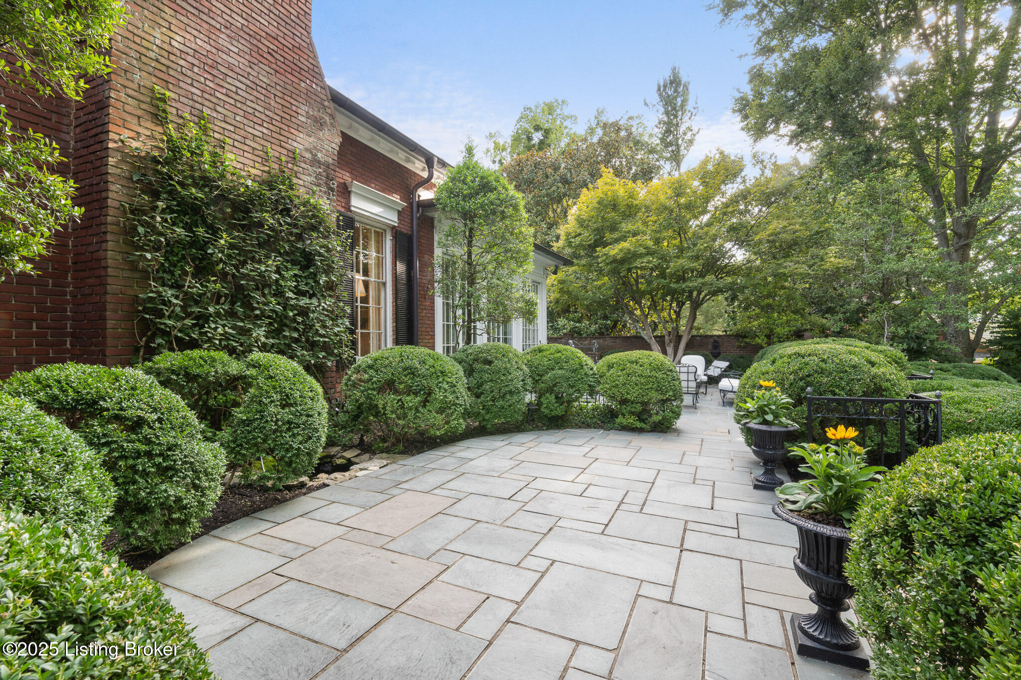 5 Woodhill Rd