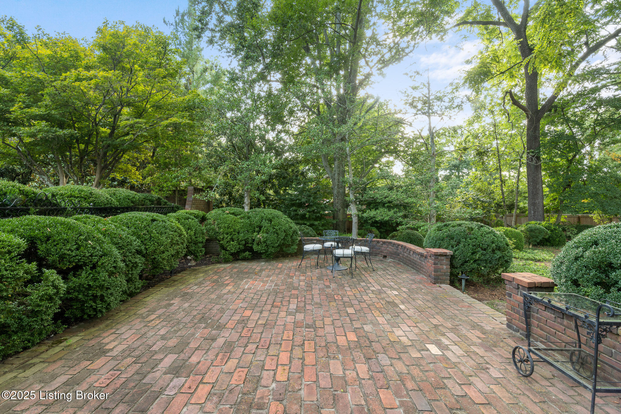 5 Woodhill Rd