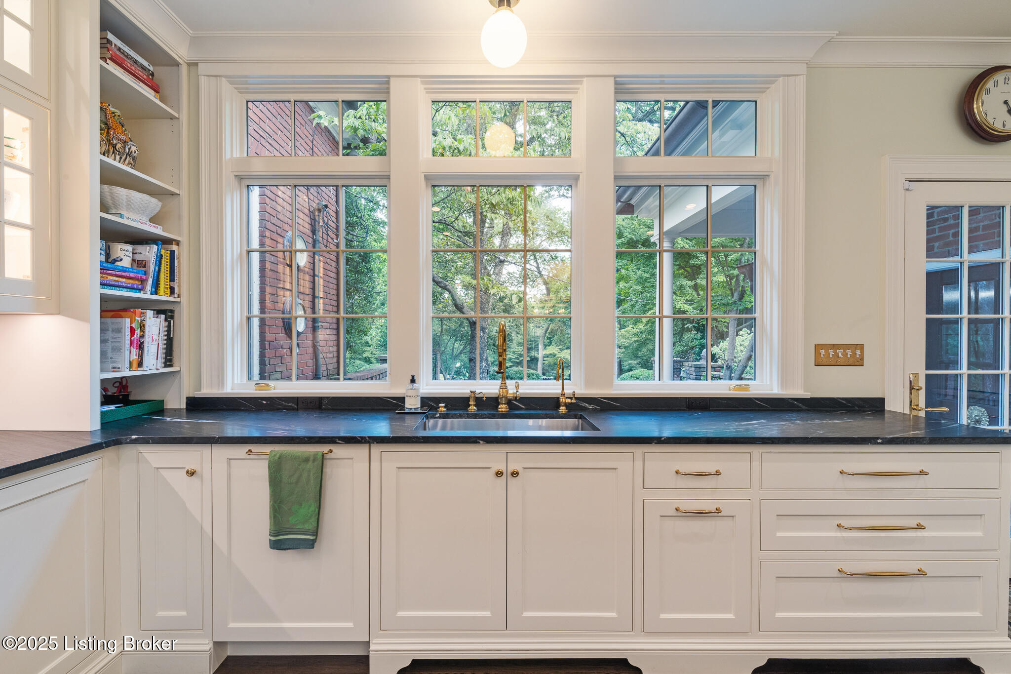 5 Woodhill Rd