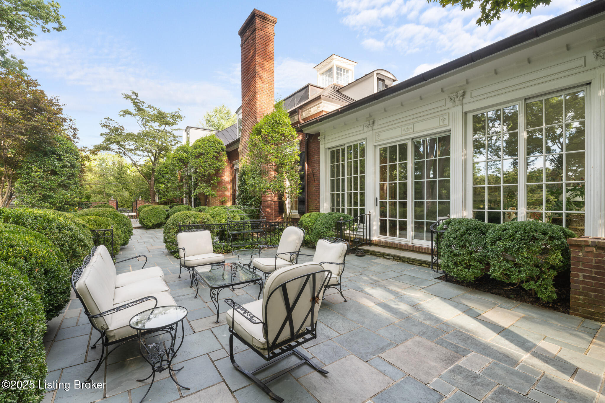 5 Woodhill Rd