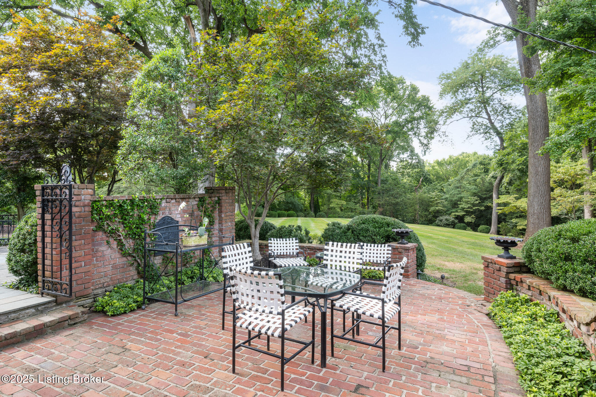 5 Woodhill Rd