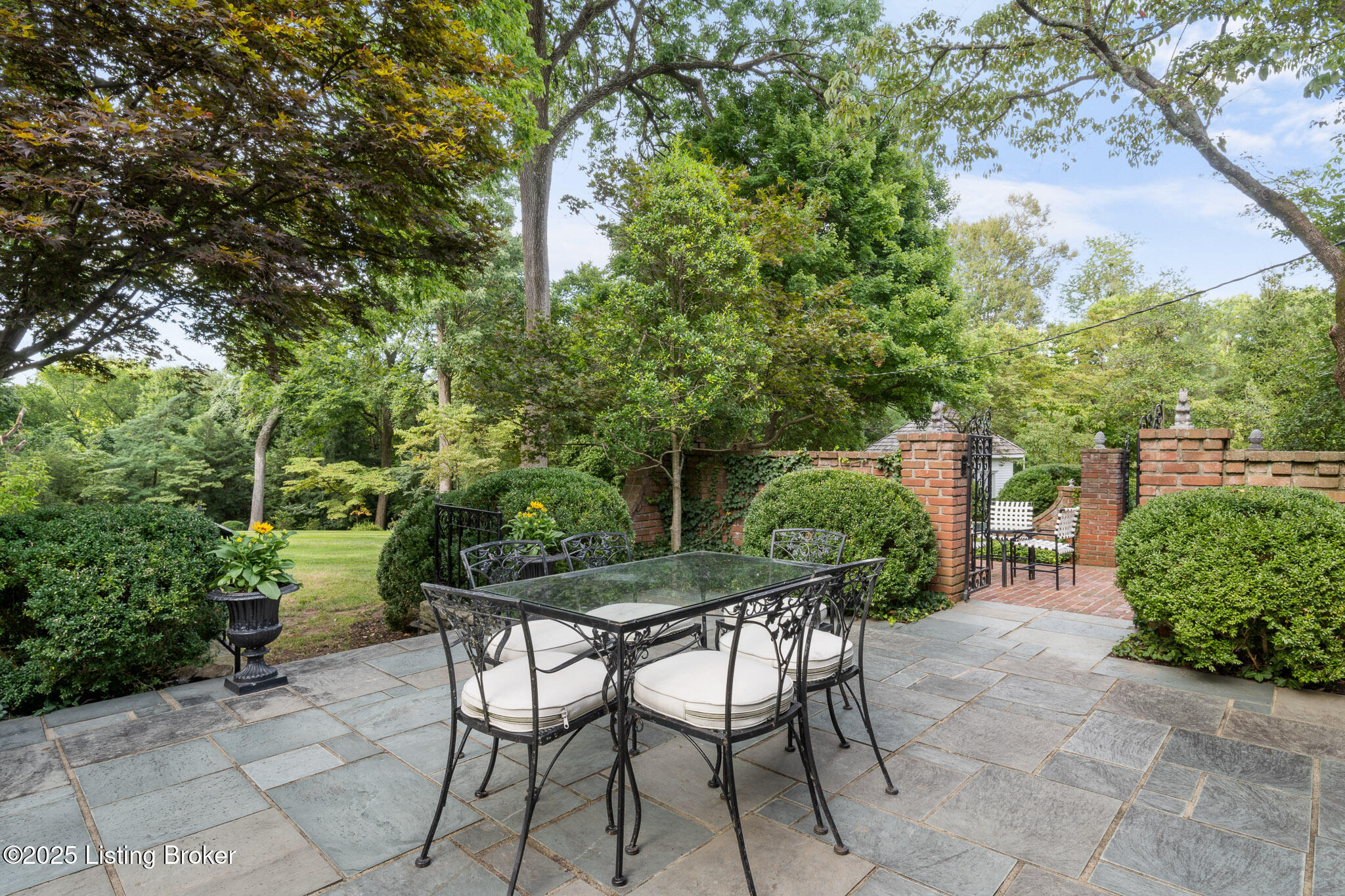 5 Woodhill Rd