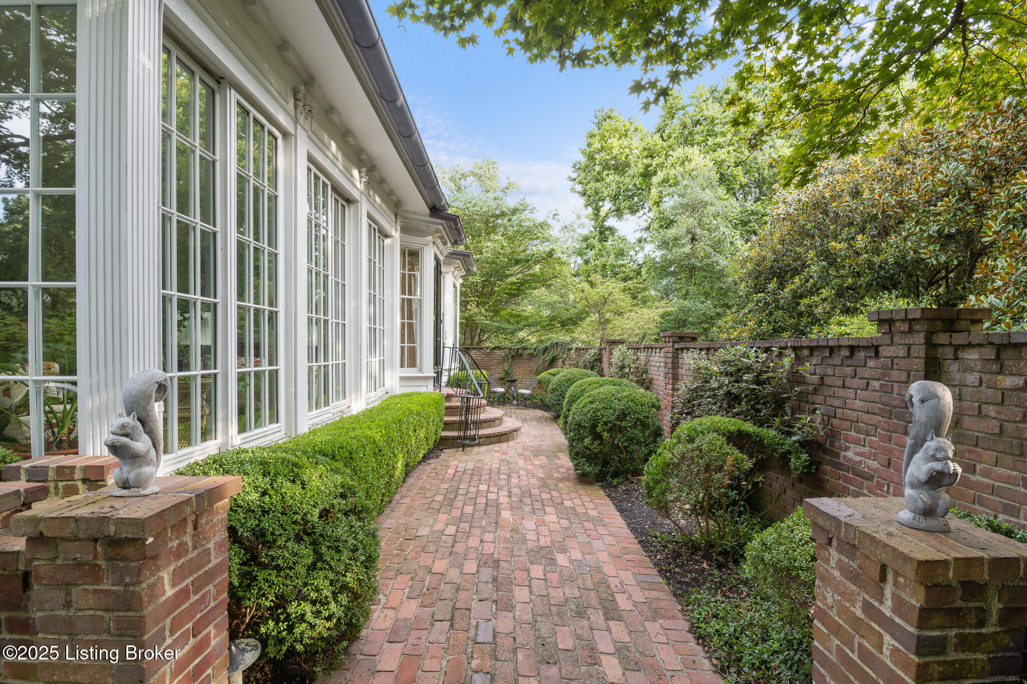 5 Woodhill Rd