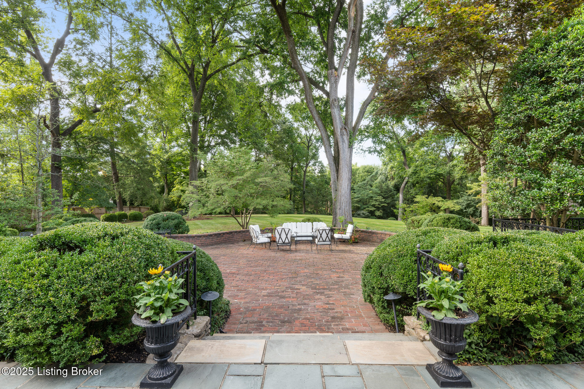 5 Woodhill Rd