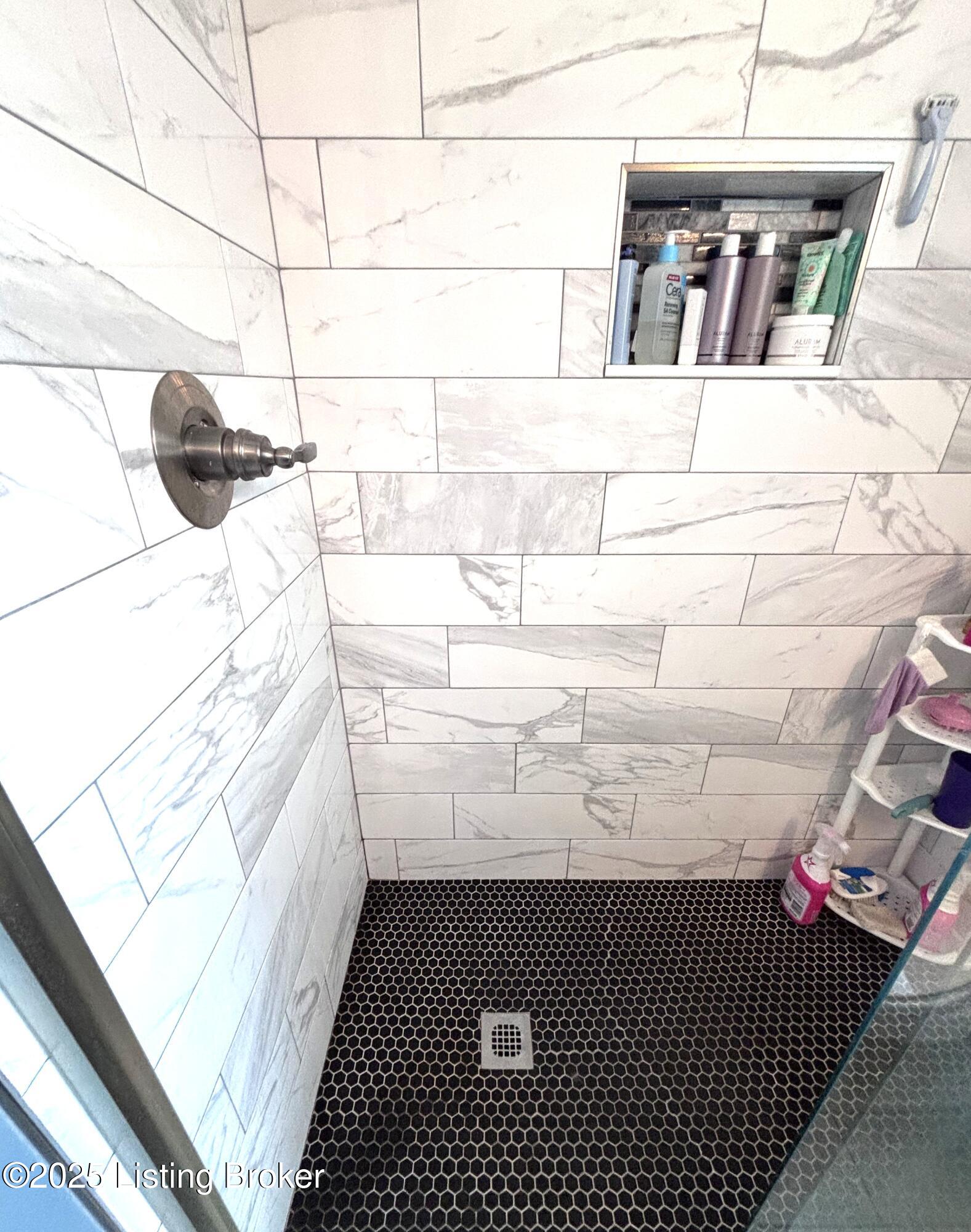 312 Clover Ln
