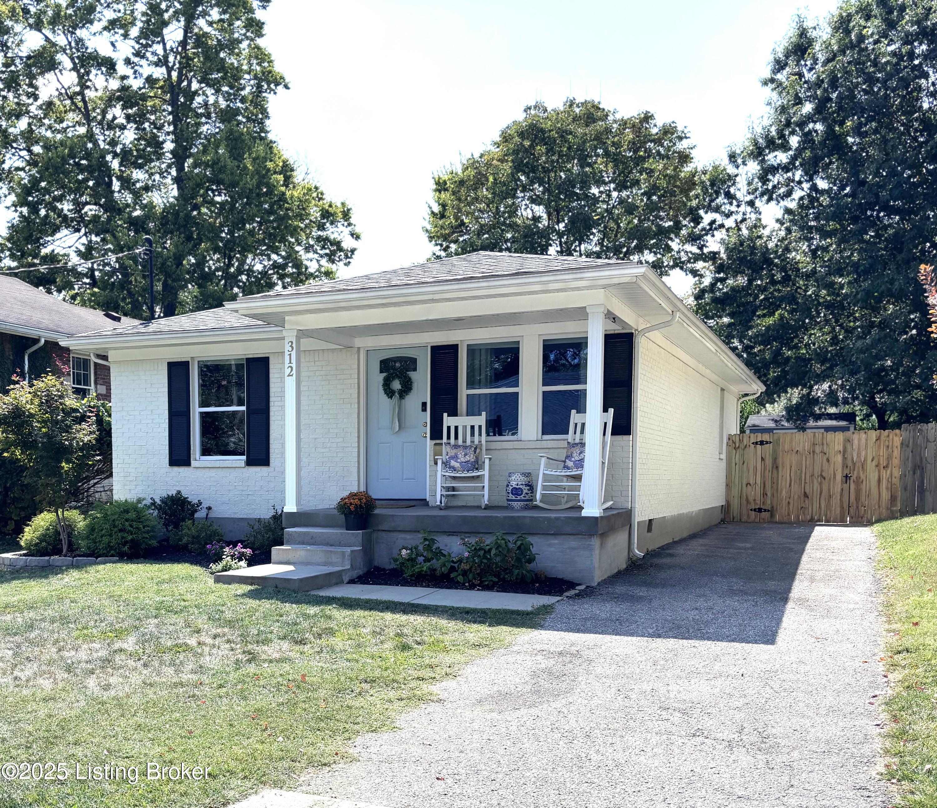 312 Clover Ln