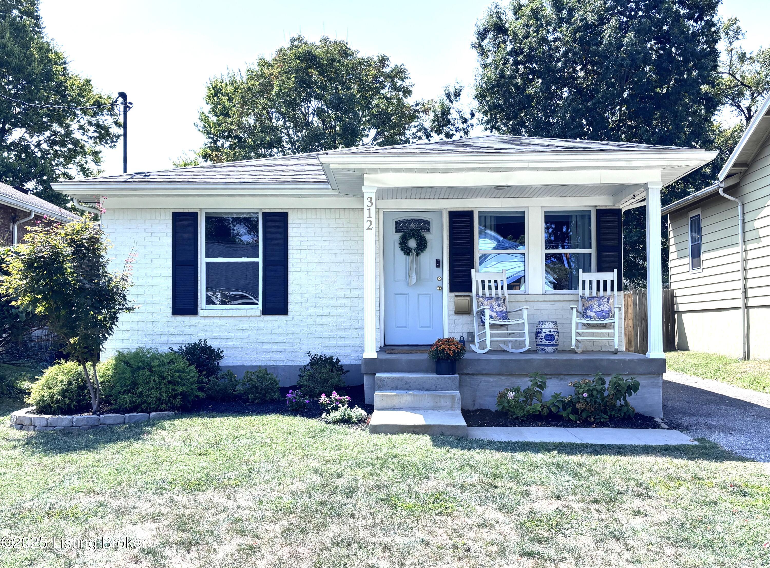 312 Clover Ln