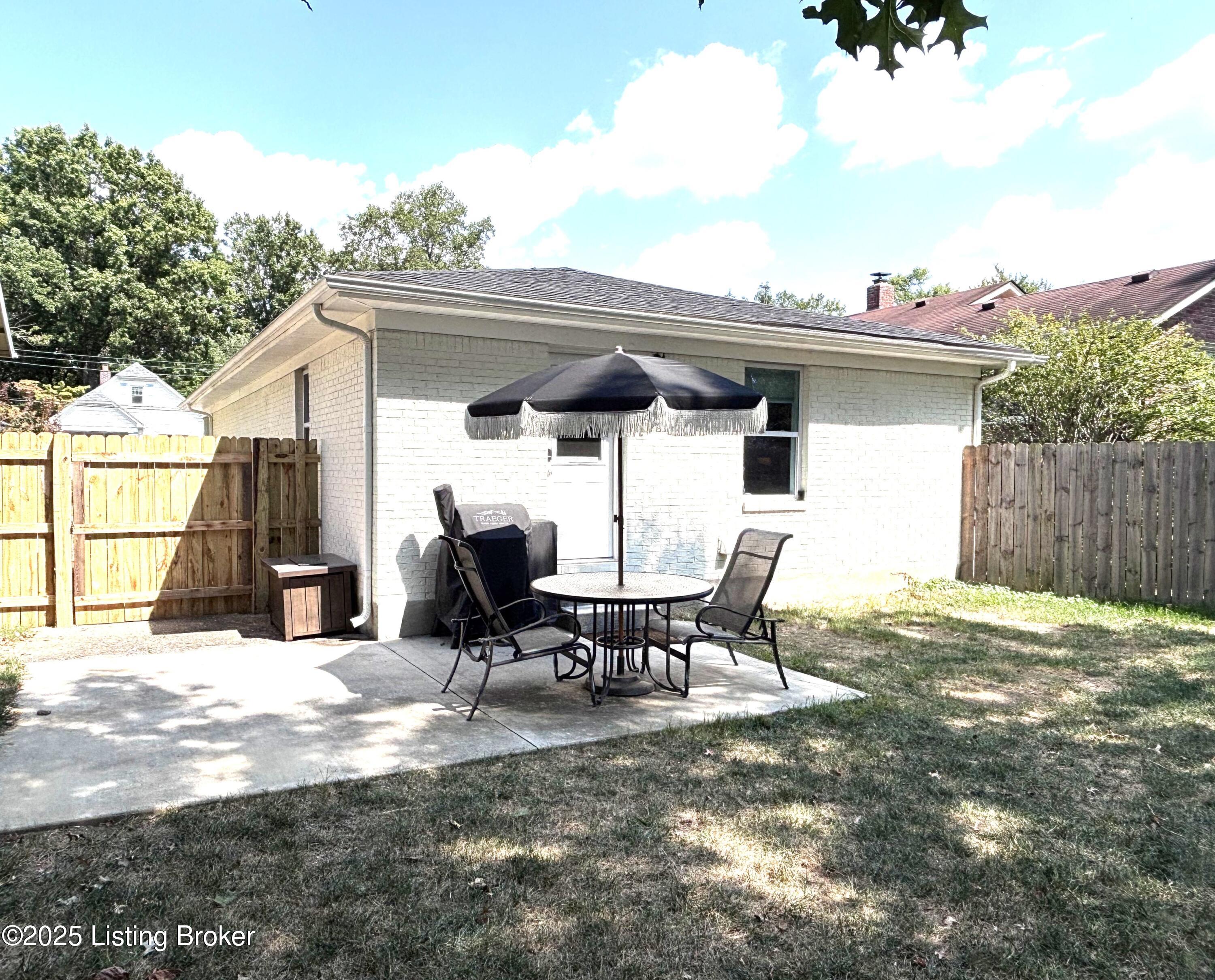 312 Clover Ln