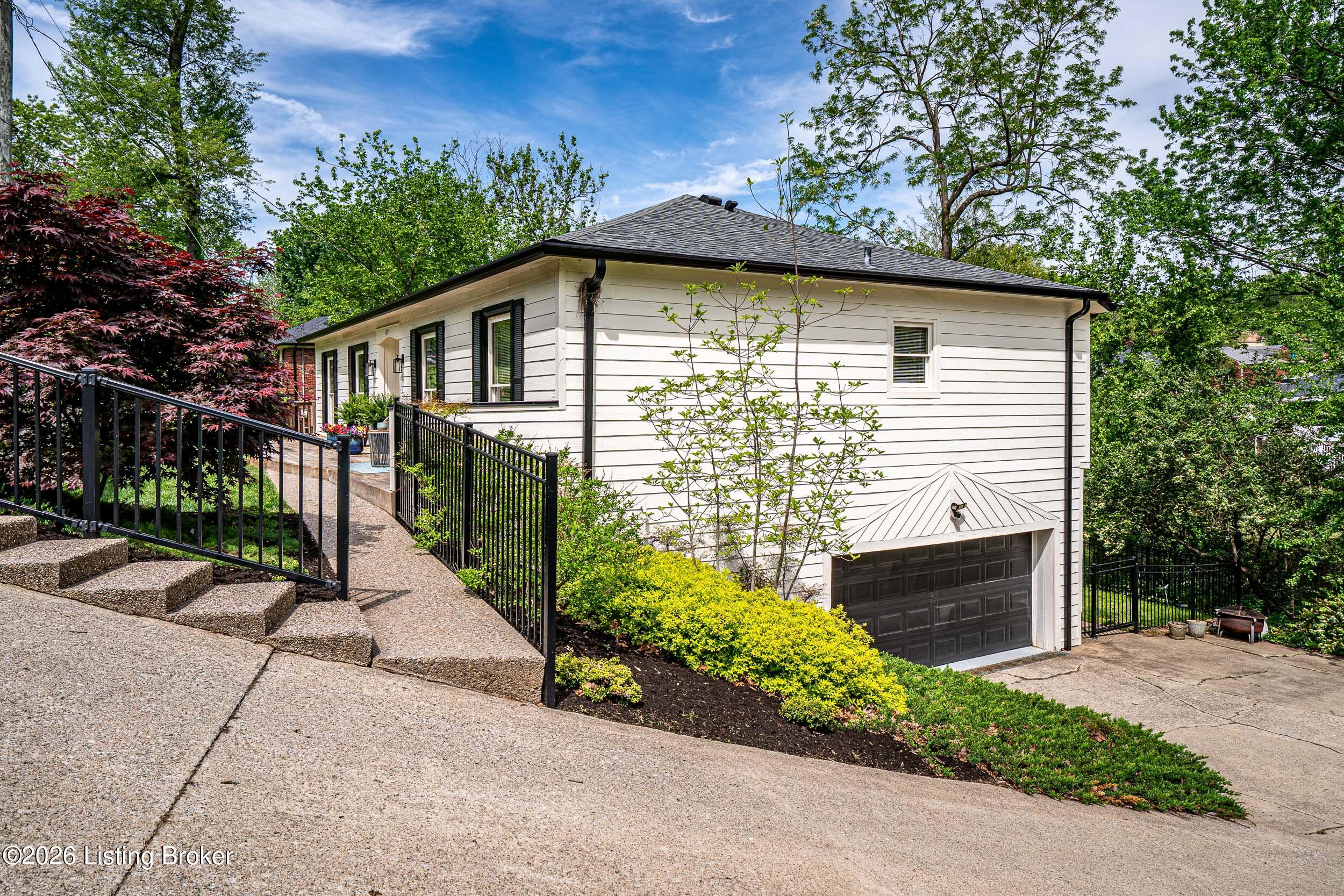 1027 Rollingwood Ln