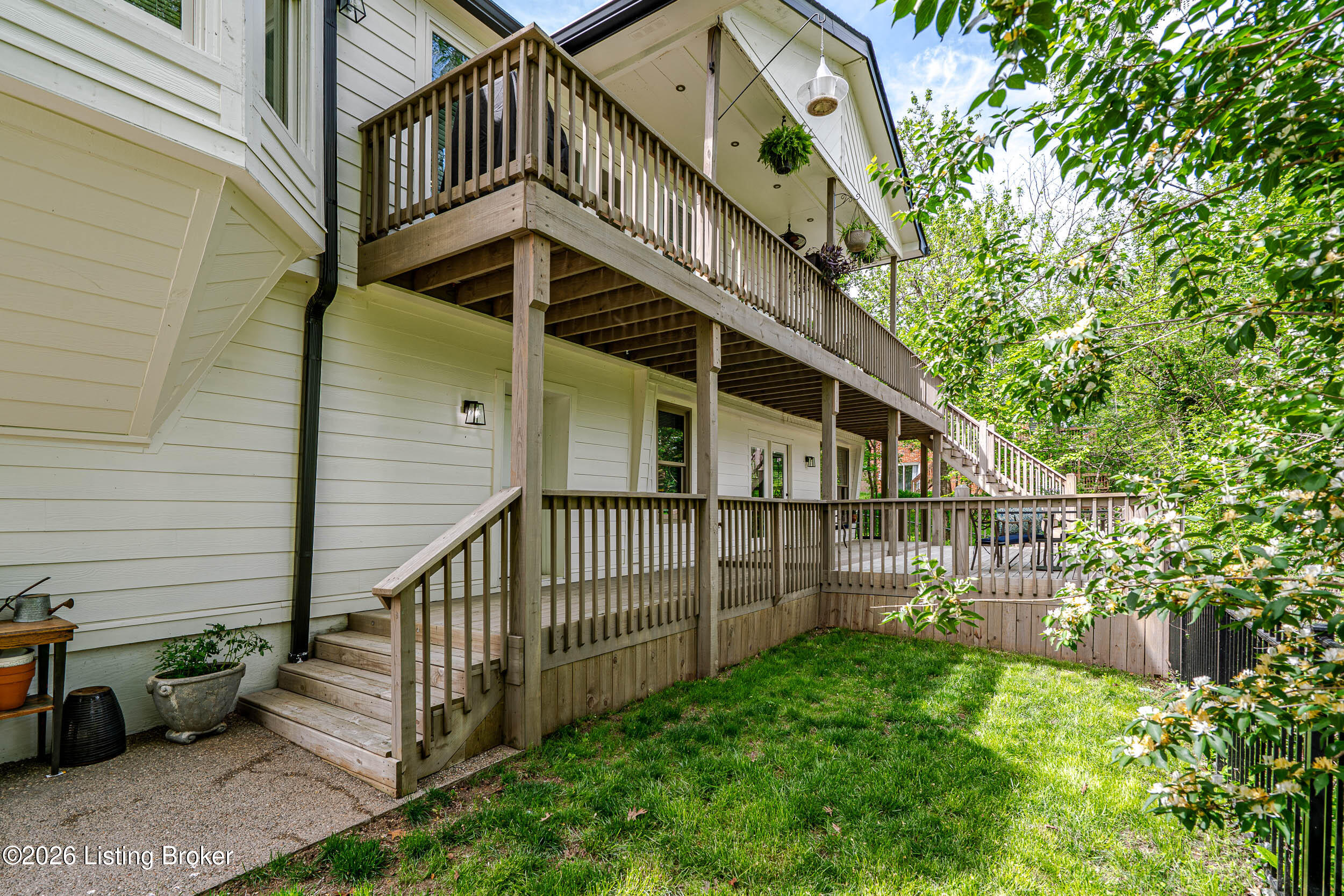 1027 Rollingwood Ln
