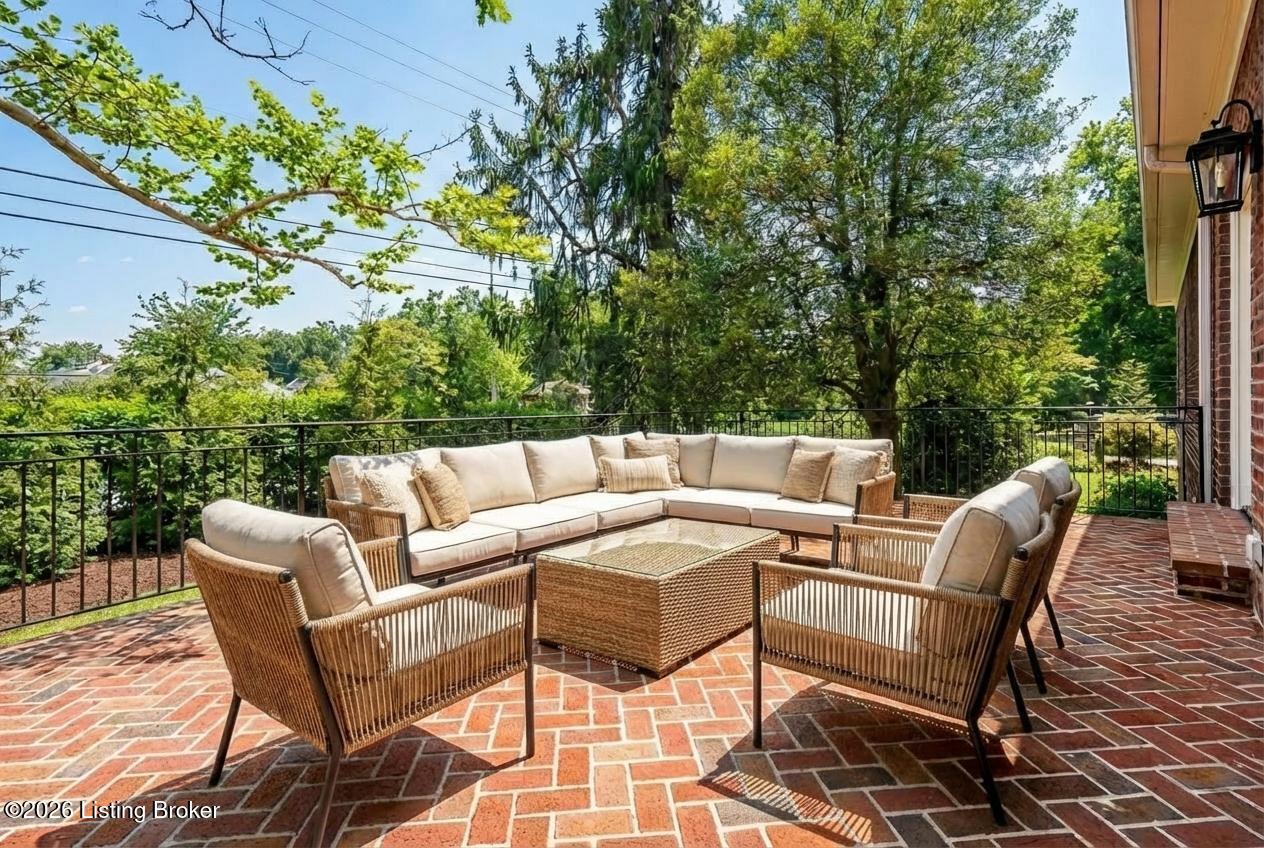 401 Stonehaven Commons Ct