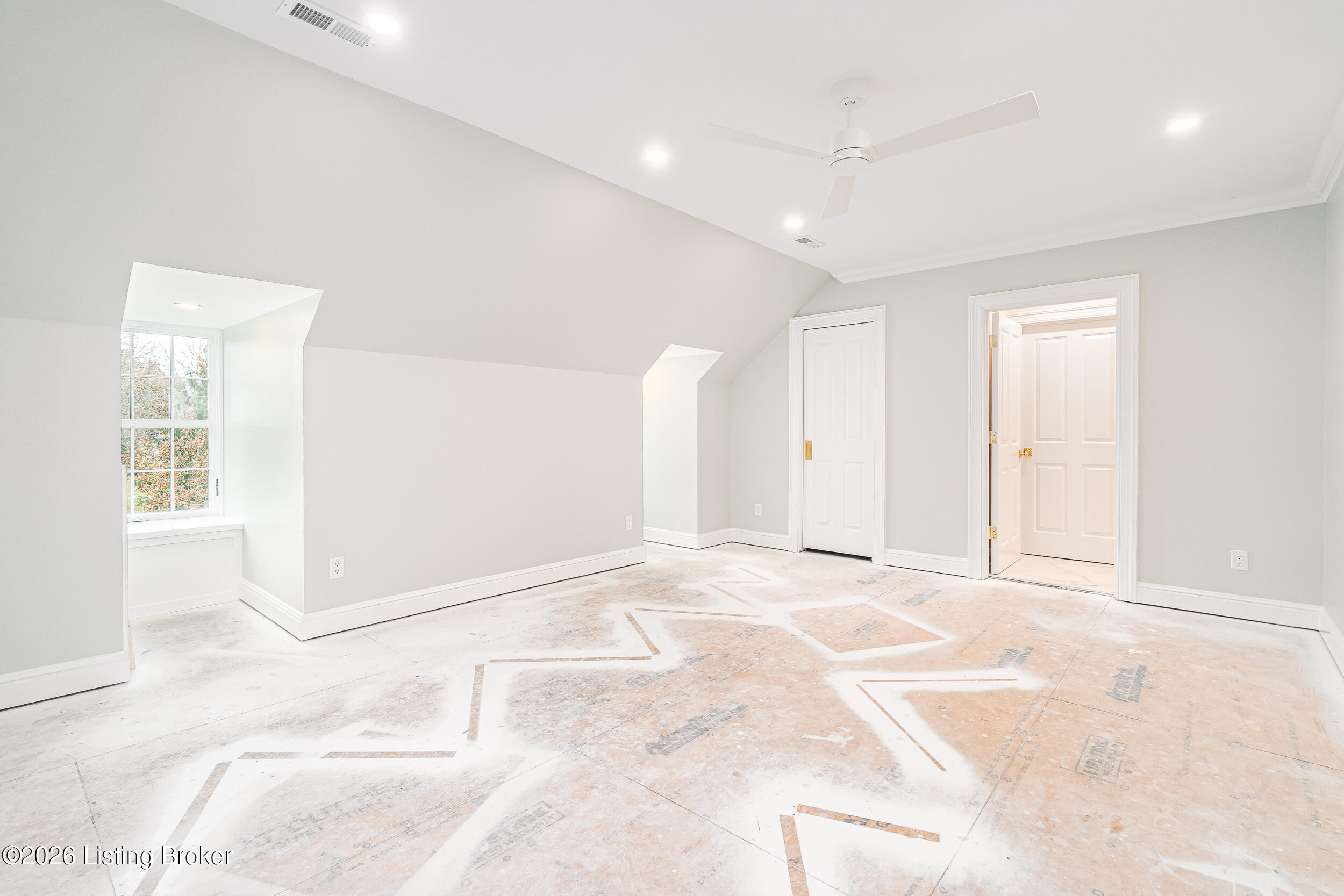 401 Stonehaven Commons Ct